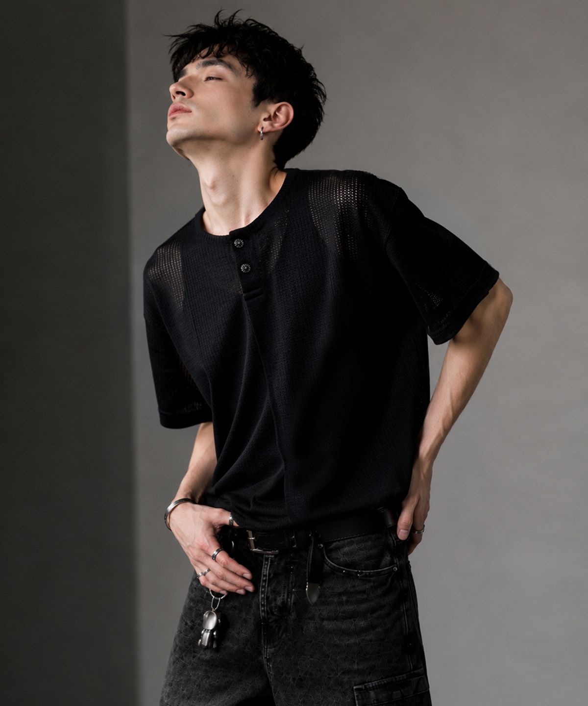 어젠더(AZENDER) 린넨 오버핏 티셔츠 블랙
