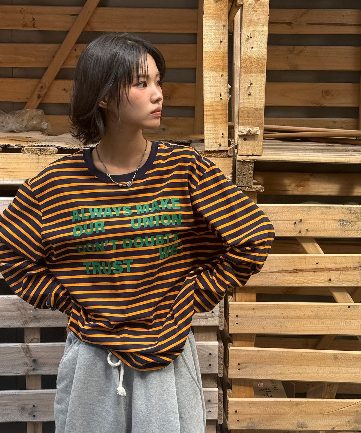 아모우(AMOU) Lettering Stripe Long Sleeve ORANGE