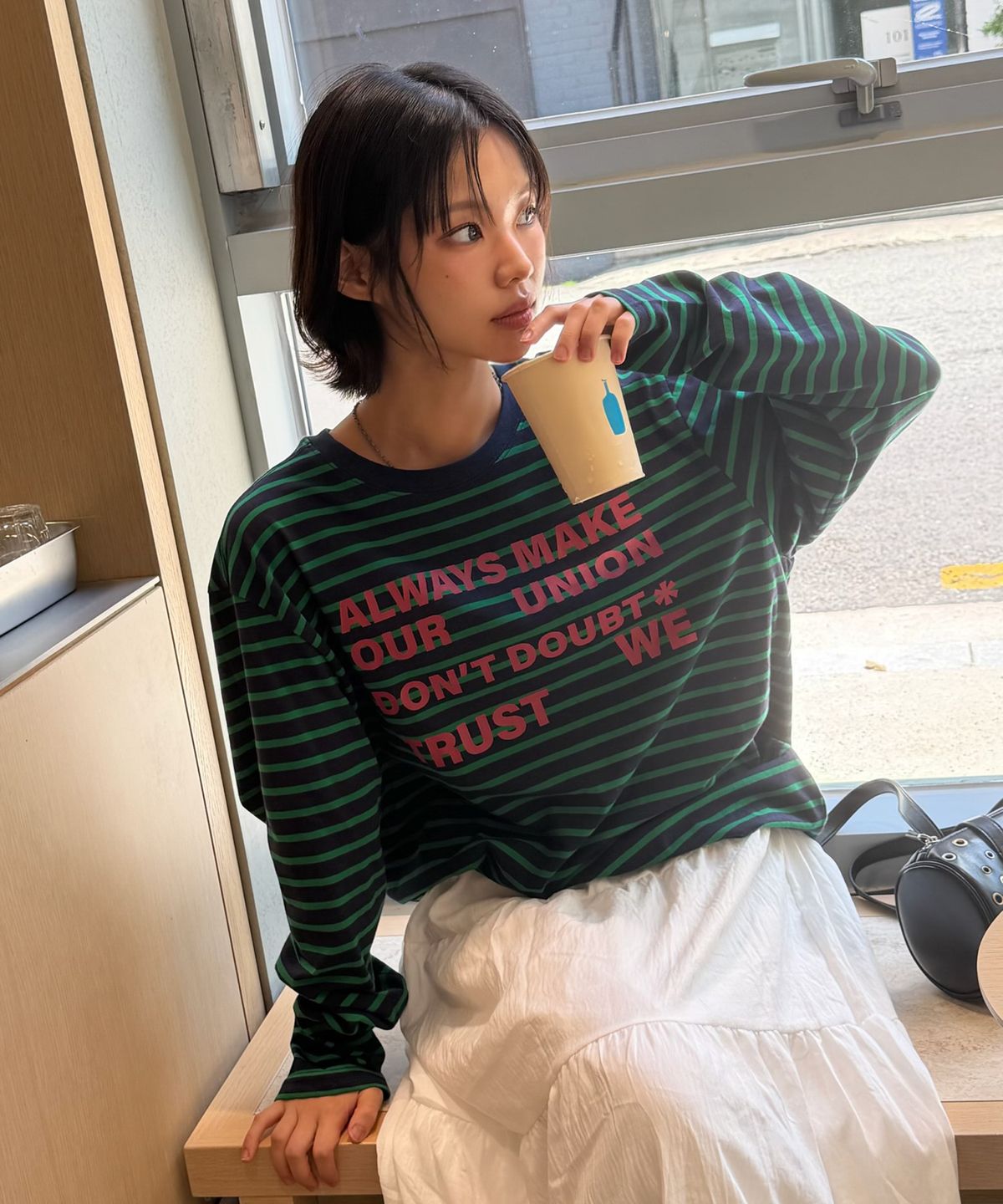 아모우(AMOU) Lettering Stripe Long Sleeve GREEN