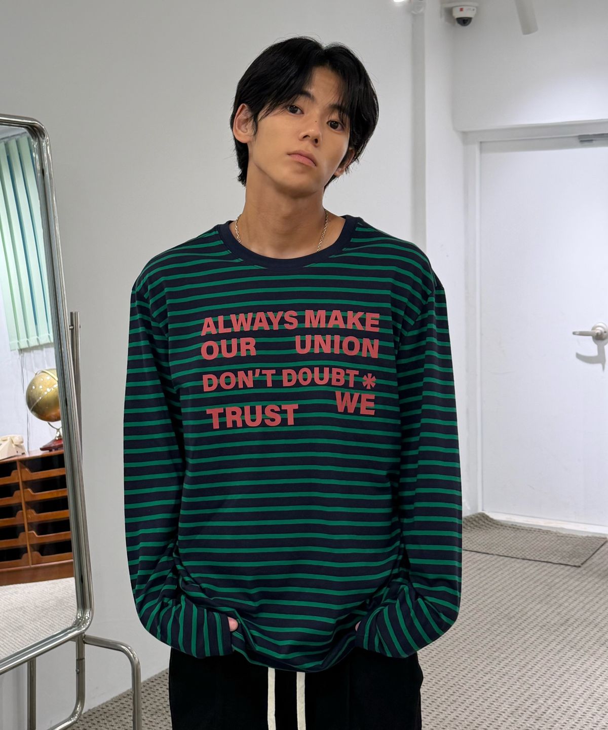아모우(AMOU) Lettering Stripe Long Sleeve GREEN