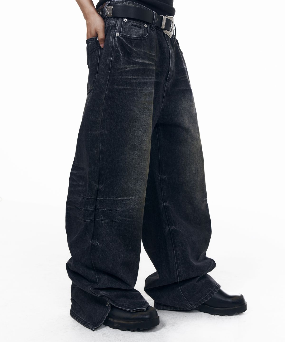 아캄(AAKAM) Washed Zipper Slit Denim Pants (Black)