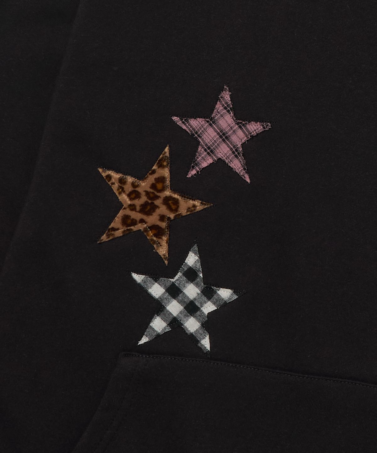 아모우(AMOU) Mix Star Applique Hoodie BLACK