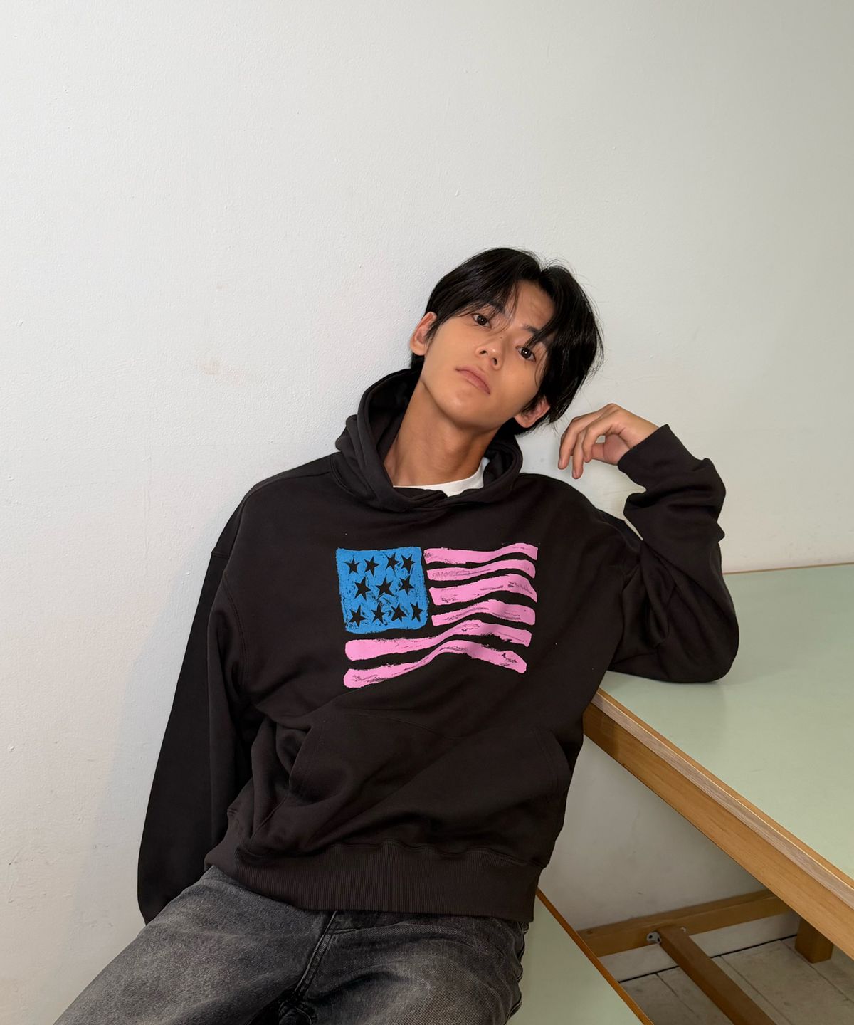 아모우(AMOU) USA Painted Hoodie BLACK