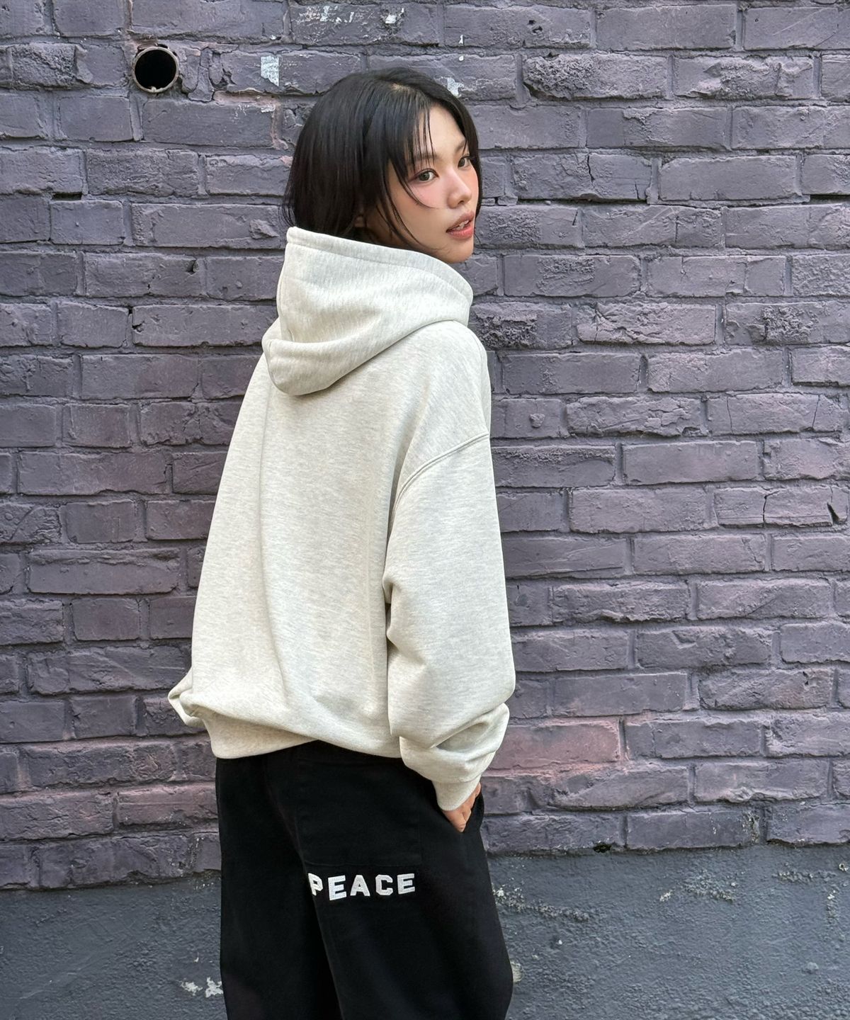 아모우(AMOU) Molly Lettering Hoodie OATMEAL
