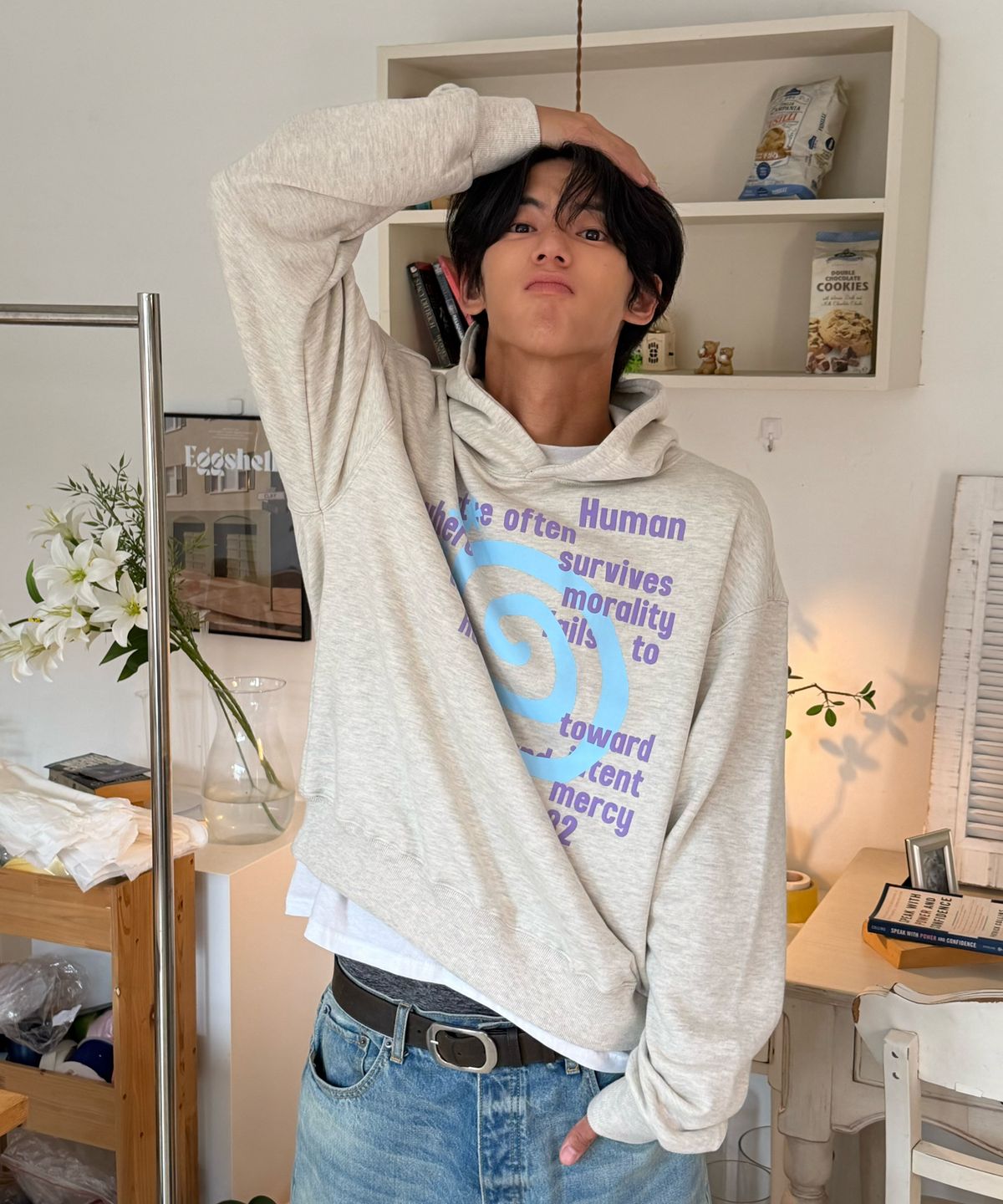 아모우(AMOU) Molly Lettering Hoodie OATMEAL
