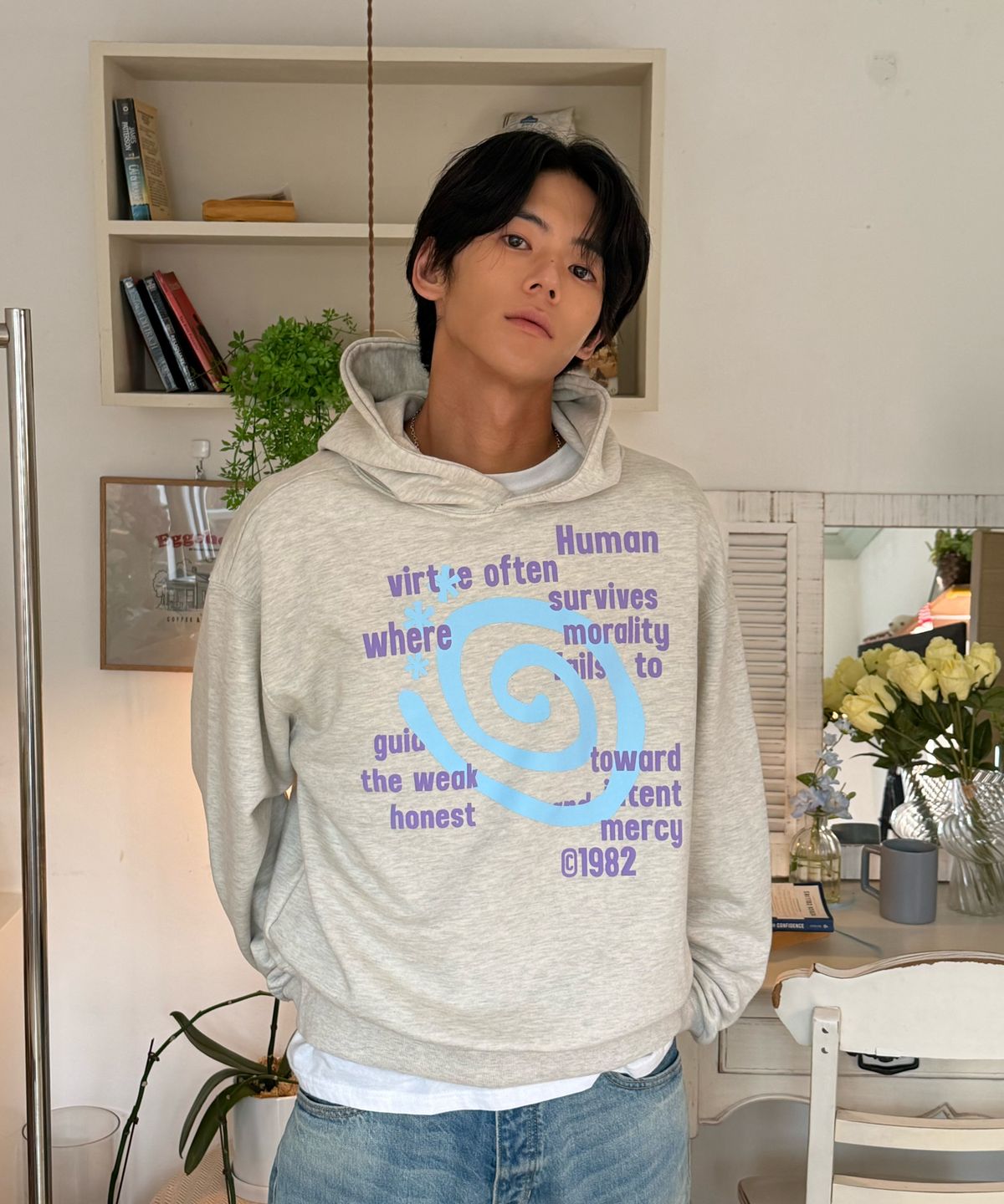 아모우(AMOU) Molly Lettering Hoodie OATMEAL