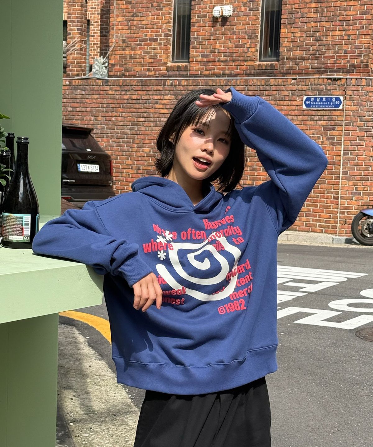 아모우(AMOU) Molly Lettering Hoodie BLUE