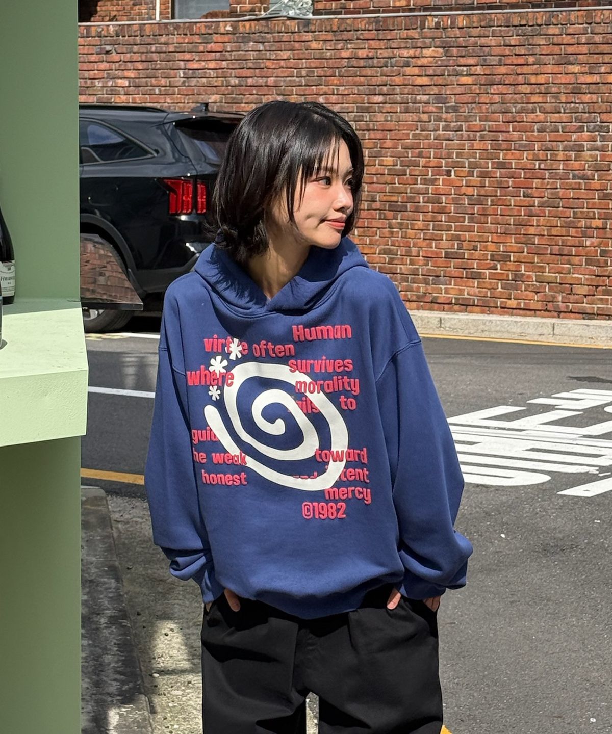 아모우(AMOU) Molly Lettering Hoodie BLUE