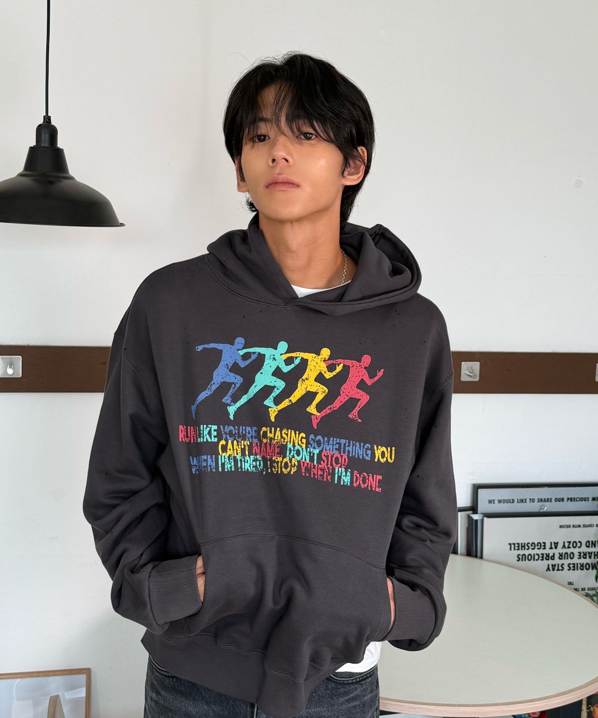 아모우(AMOU) Sprint Hoodie CHACOAL GRAY