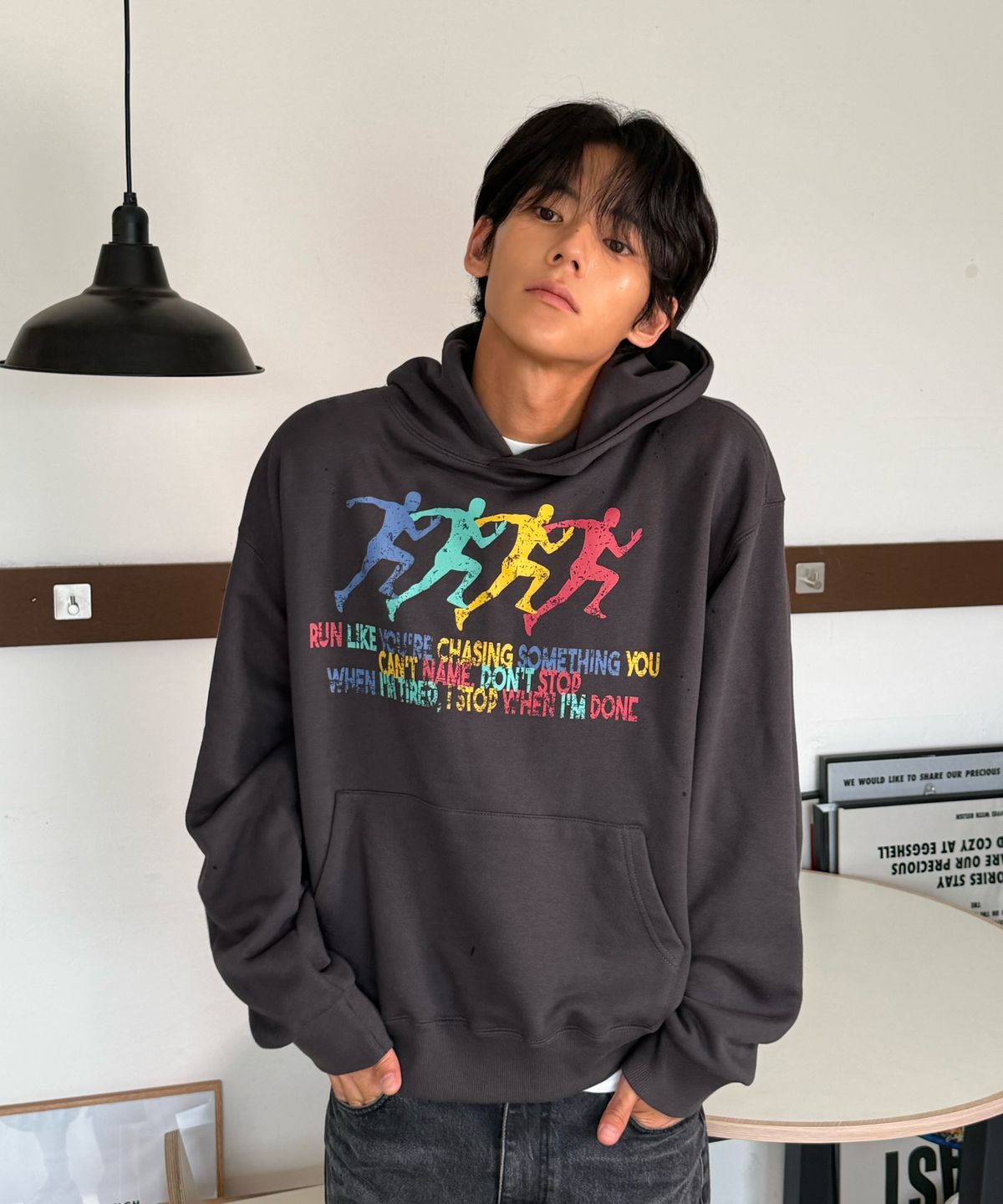 아모우(AMOU) Sprint Hoodie CHACOAL GRAY
