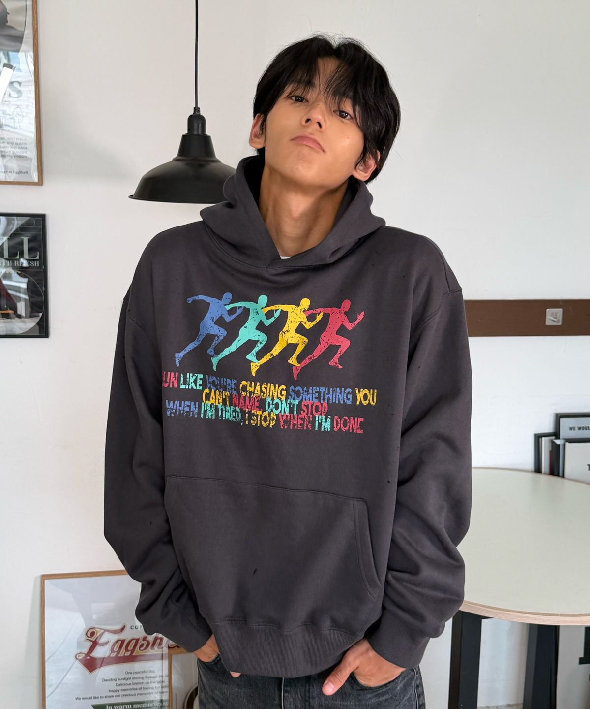 아모우(AMOU) Sprint Hoodie CHACOAL GRAY