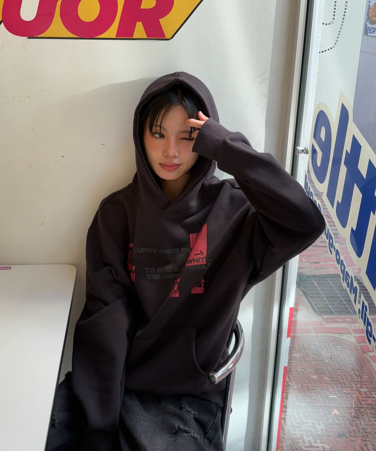 아모우(AMOU) Fade Picture Hoodie BLACK