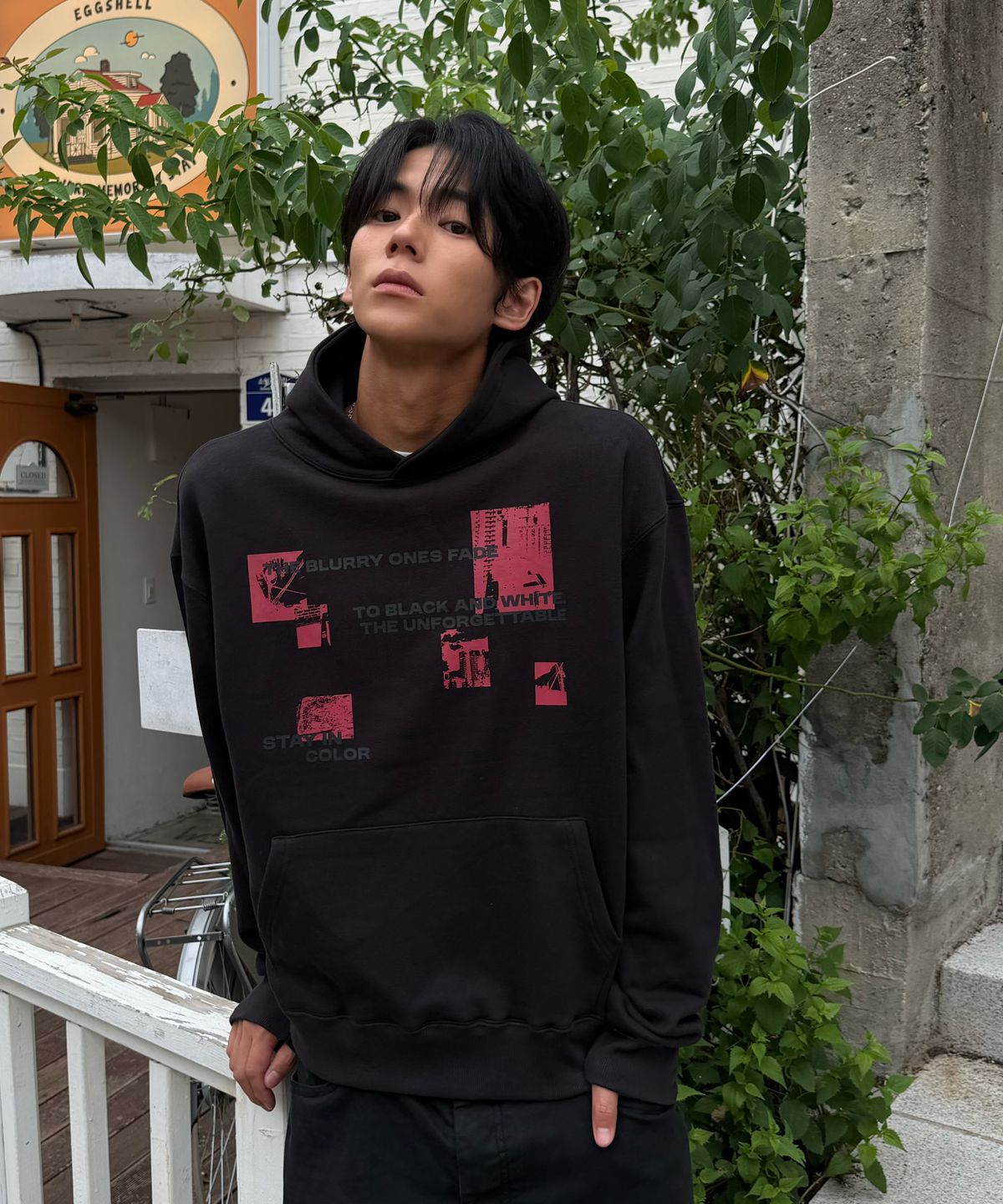 아모우(AMOU) Fade Picture Hoodie BLACK