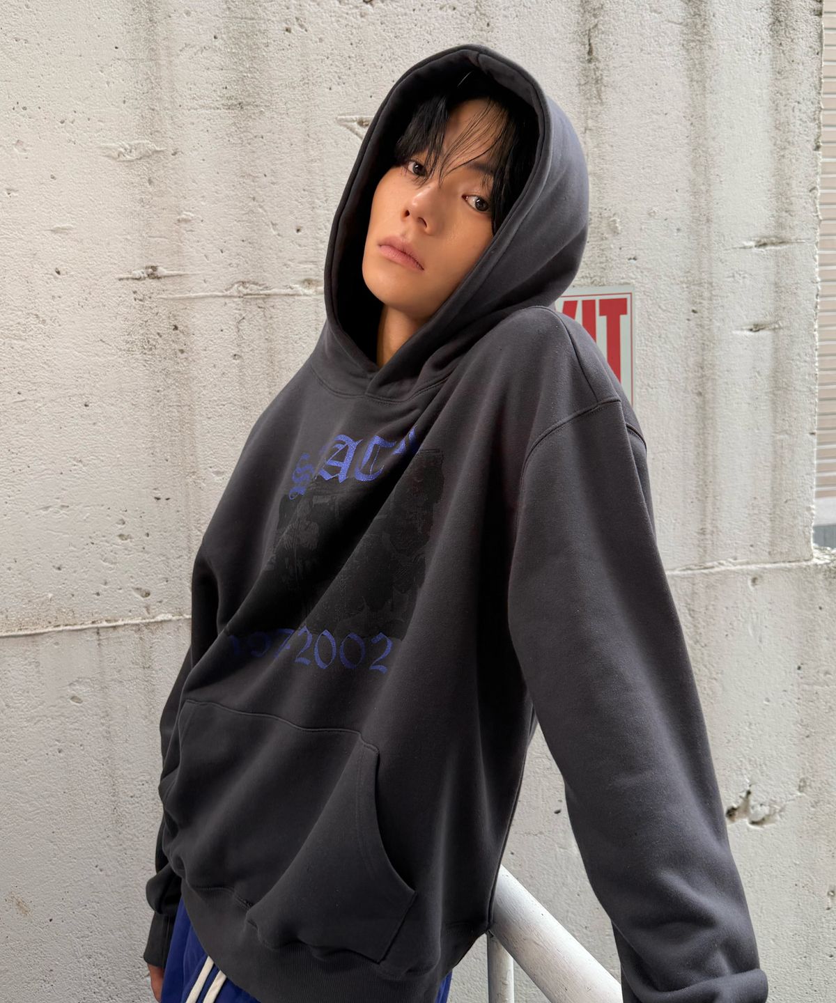 아모우(AMOU) Static Hoodie CHACOAL GRAY