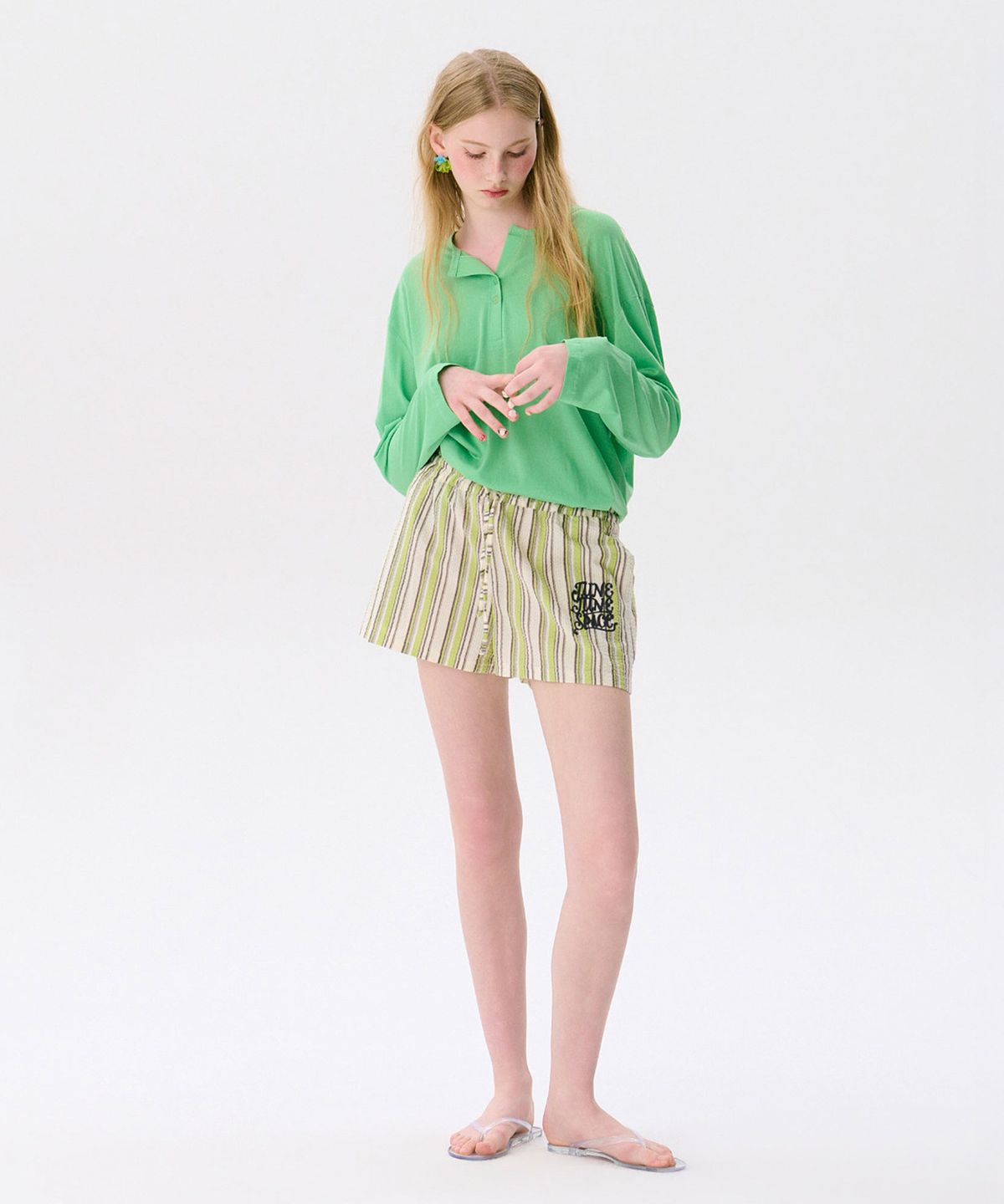 준준스페이스(JUNEJUNE SPACE) Henley Oversized T-shirts_Green(헨리 오버사이즈 티셔츠_그린)