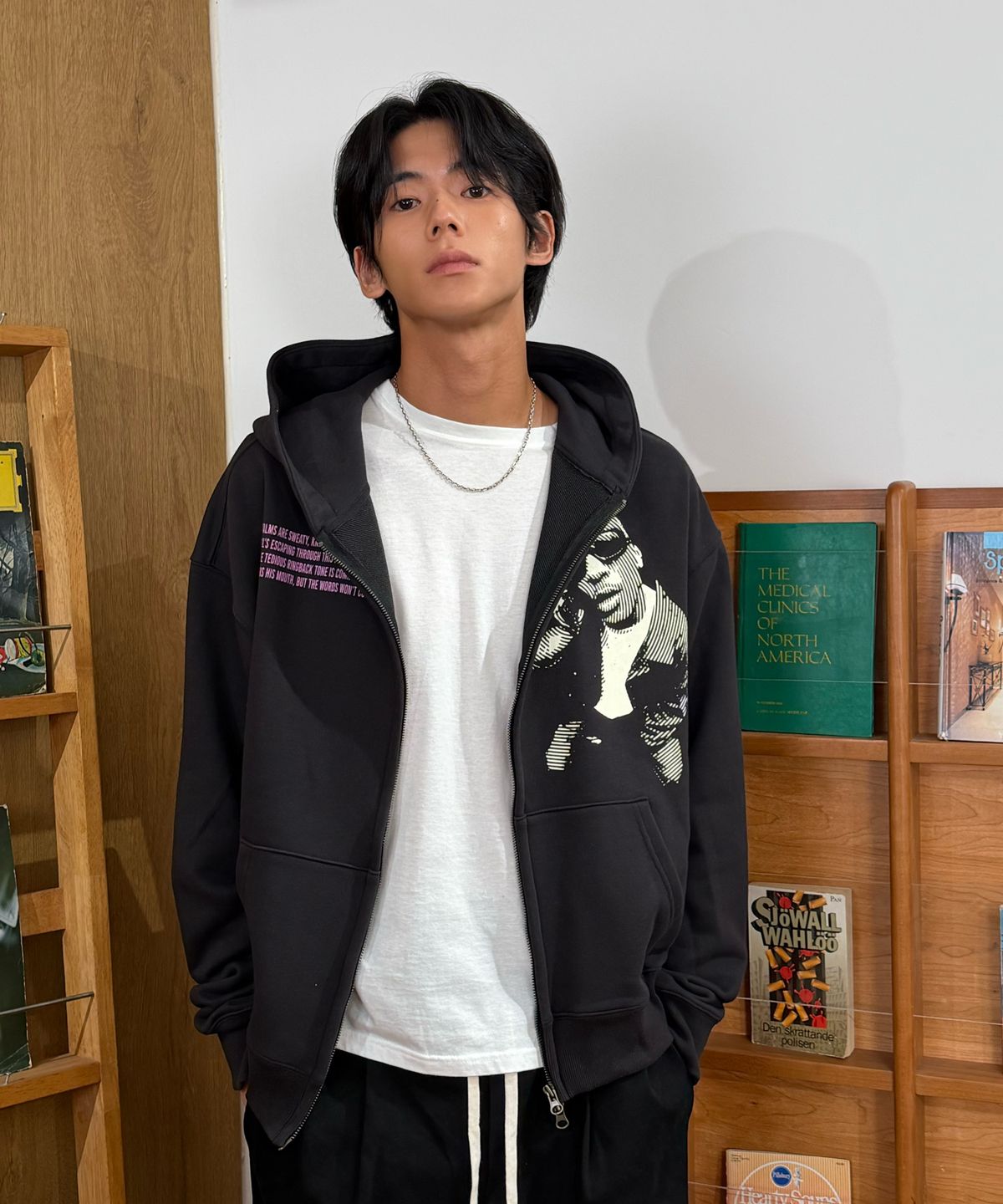 아모우(AMOU) Hotline Hoodie Zip-up BLACK