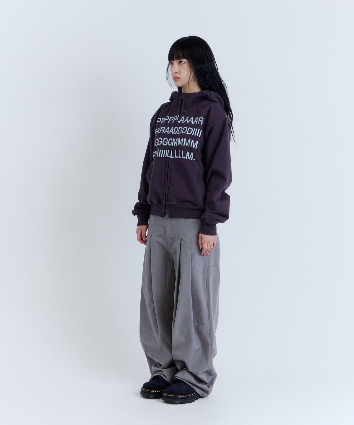 패러다임 필름(PARADIGMFILM) [Ep.03] 텍스트 하이넥 크롭 후드집업 (퍼플 차콜)