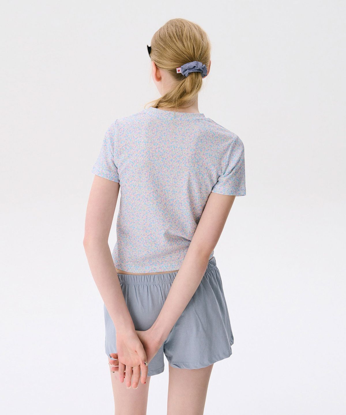 준준스페이스(JUNEJUNE SPACE) Floral Fitted T-shirts_White(꽃무늬 슬림핏 티셔츠_화이트)