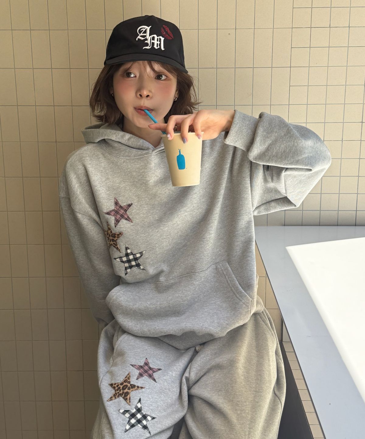 아모우(AMOU) Mix Star Applique Sweat pants GRAY