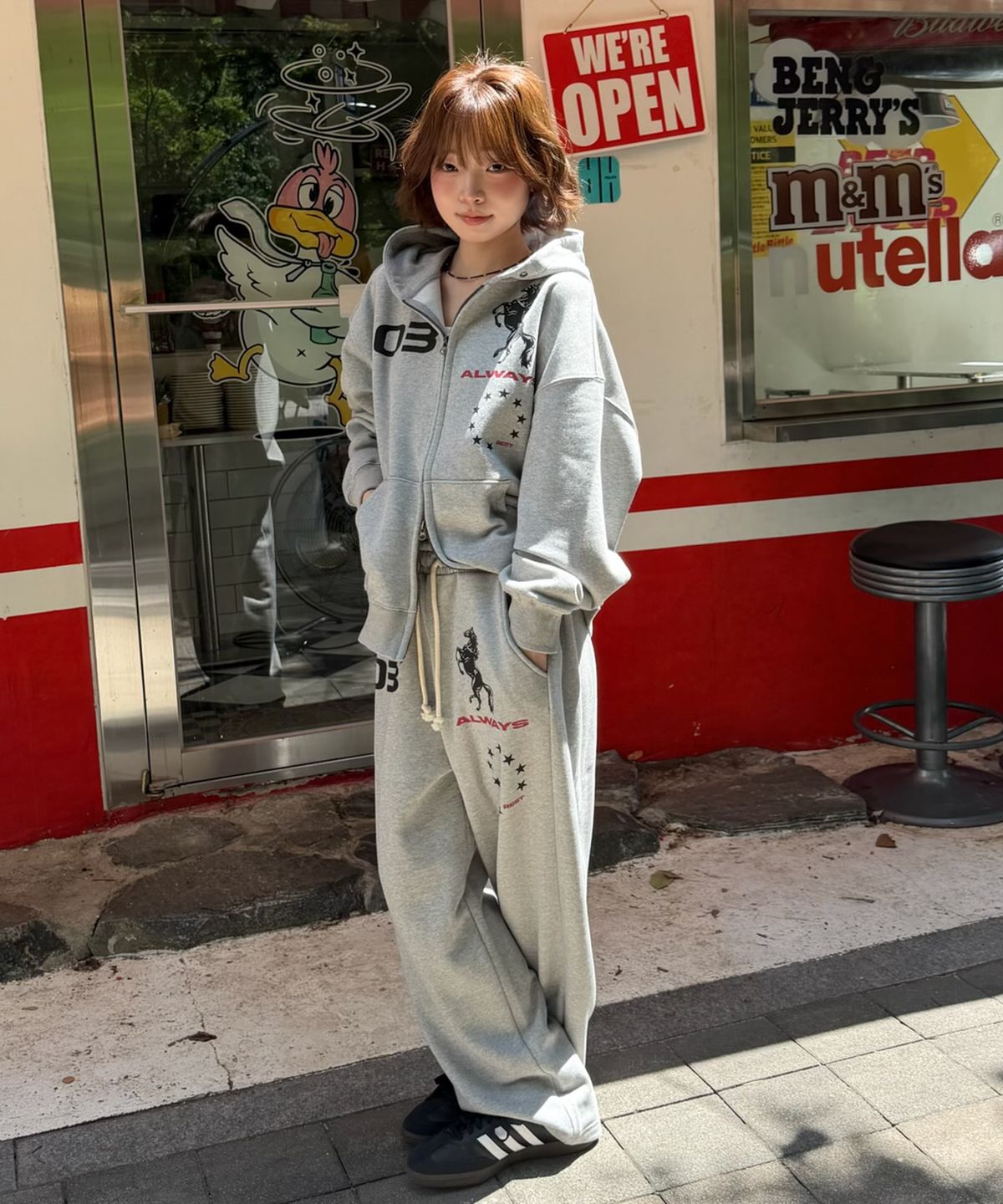 아모우(AMOU) AMOU Horse Sweat pants GRAY