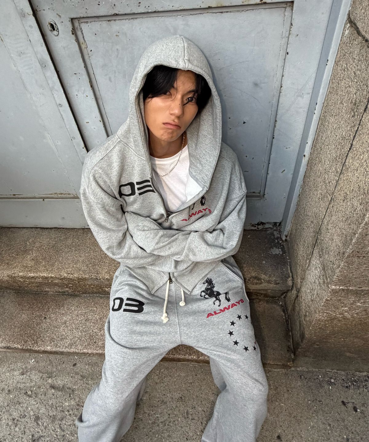 아모우(AMOU) AMOU Horse Sweat pants GRAY