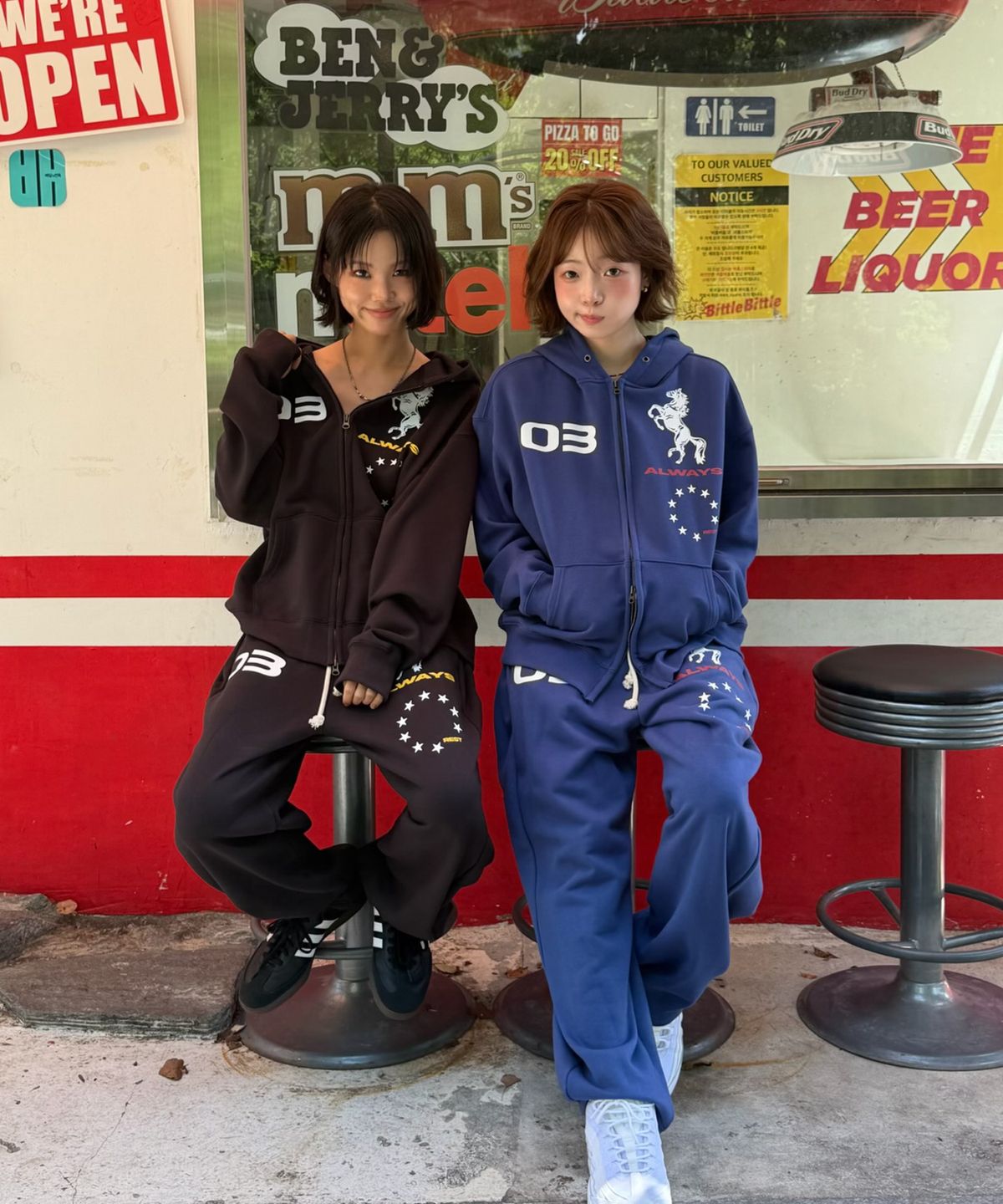 아모우(AMOU) AMOU Horse Sweat pants BLUE