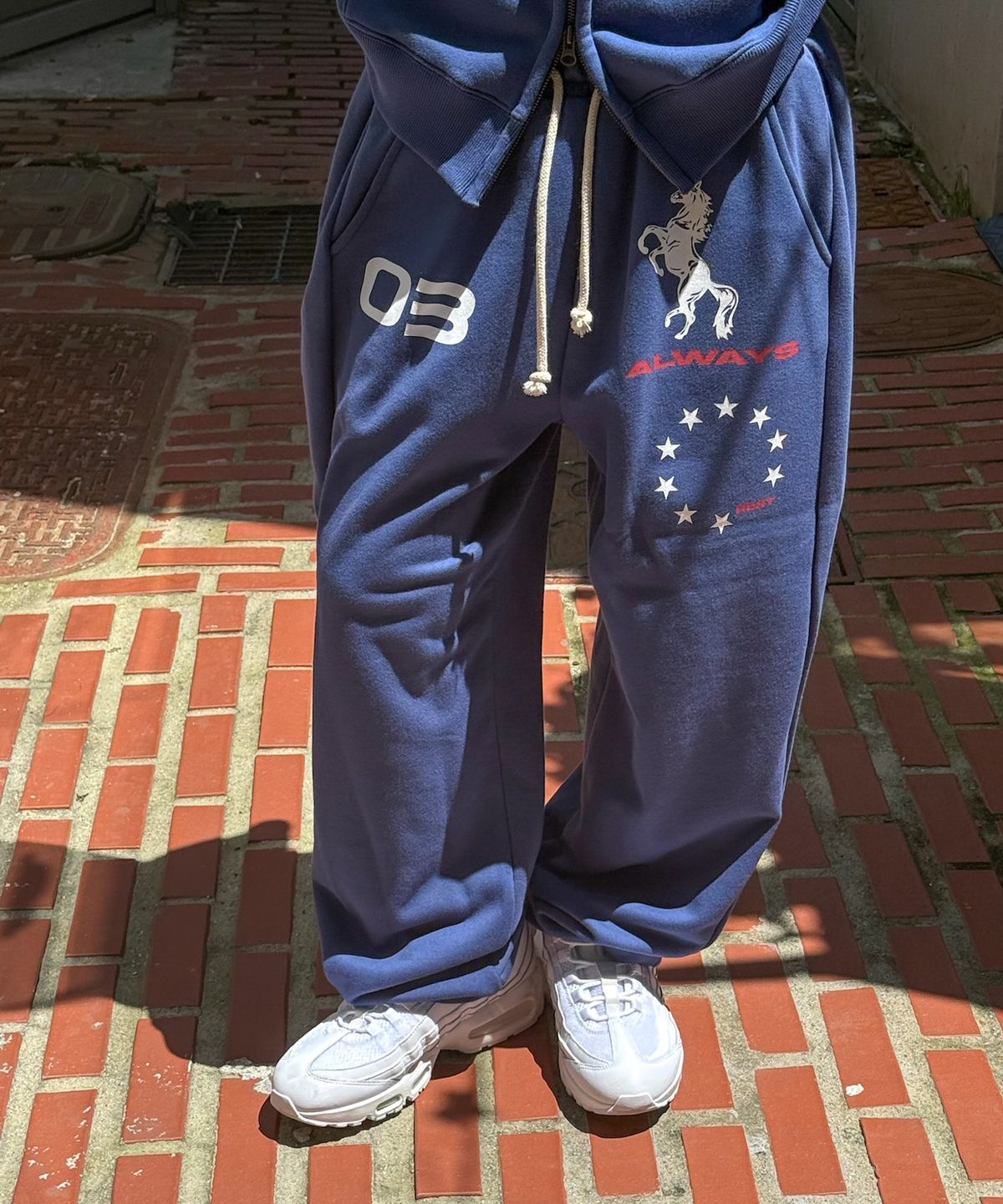 아모우(AMOU) AMOU Horse Sweat pants BLUE