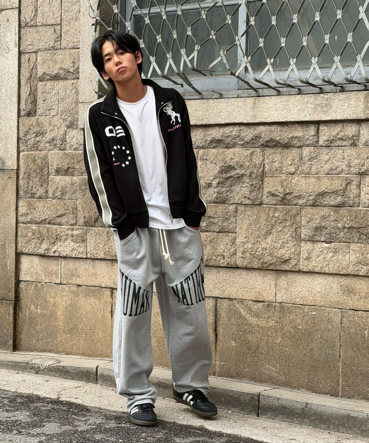 아모우(AMOU) Human nature Sweat pants GRAY