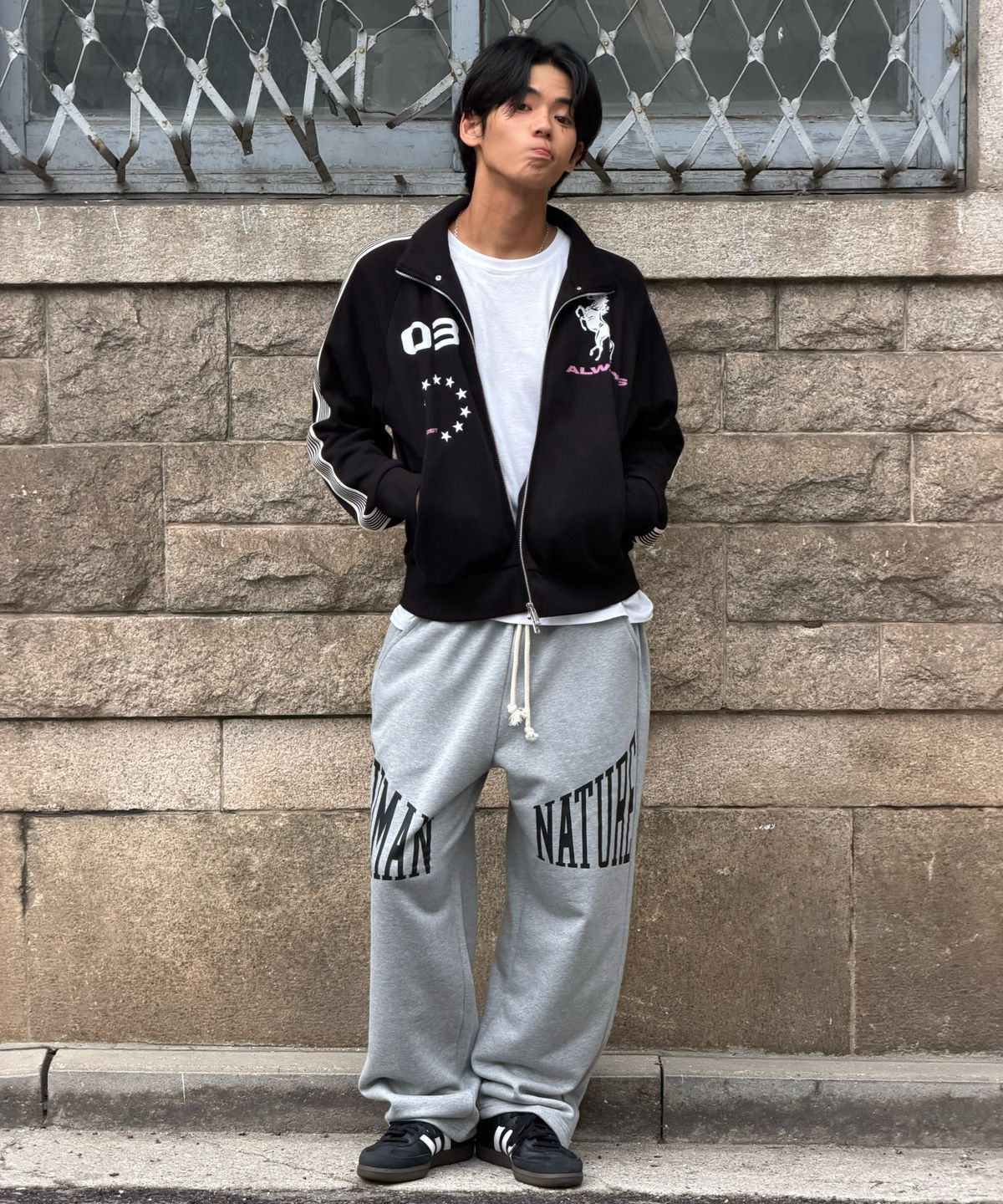 아모우(AMOU) Human nature Sweat pants GRAY