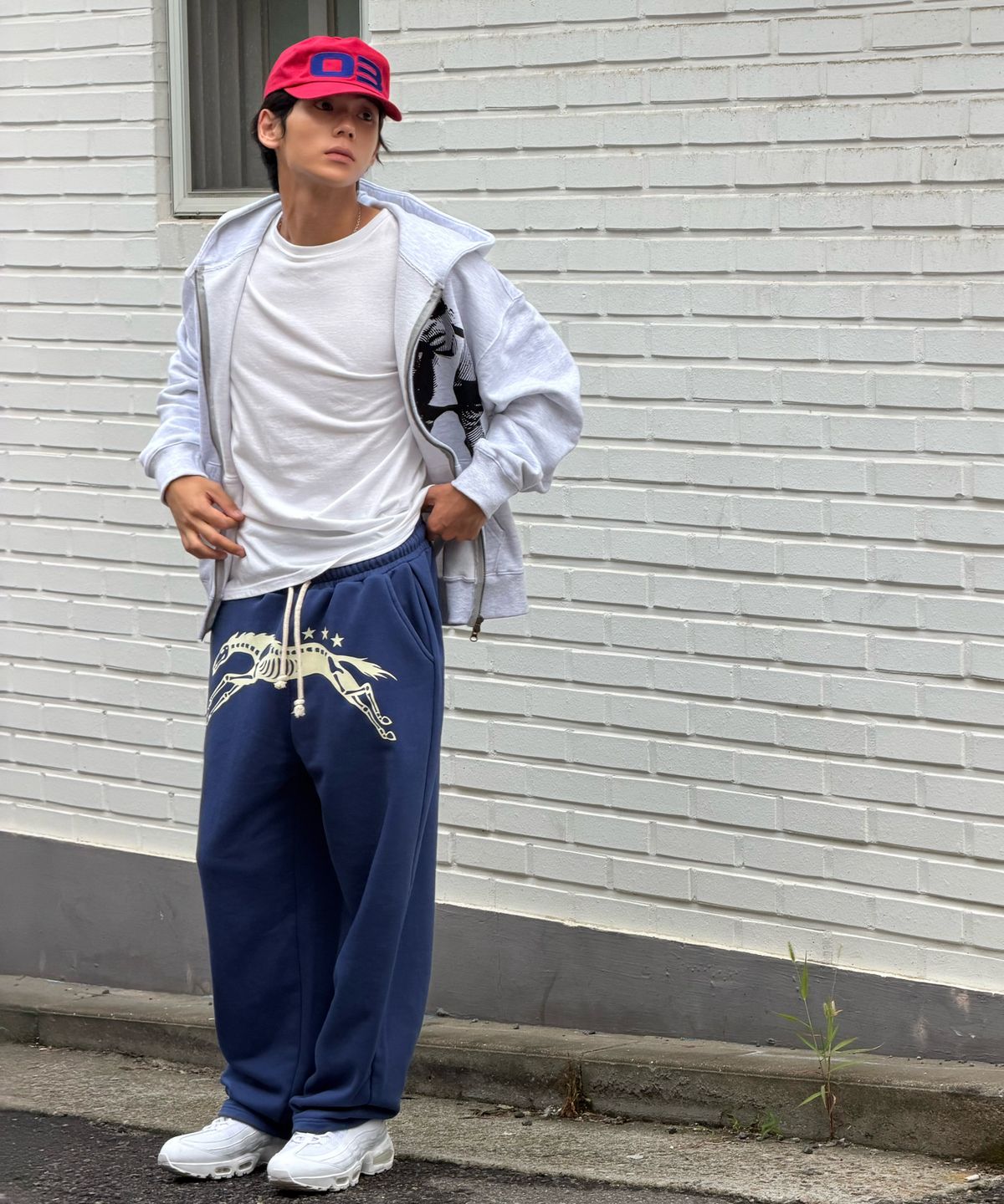아모우(AMOU) Bone Horse Sweat pants BLUE
