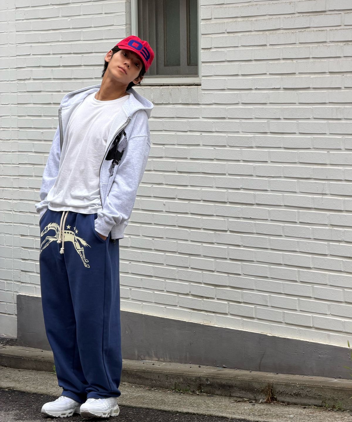 아모우(AMOU) Bone Horse Sweat pants BLUE