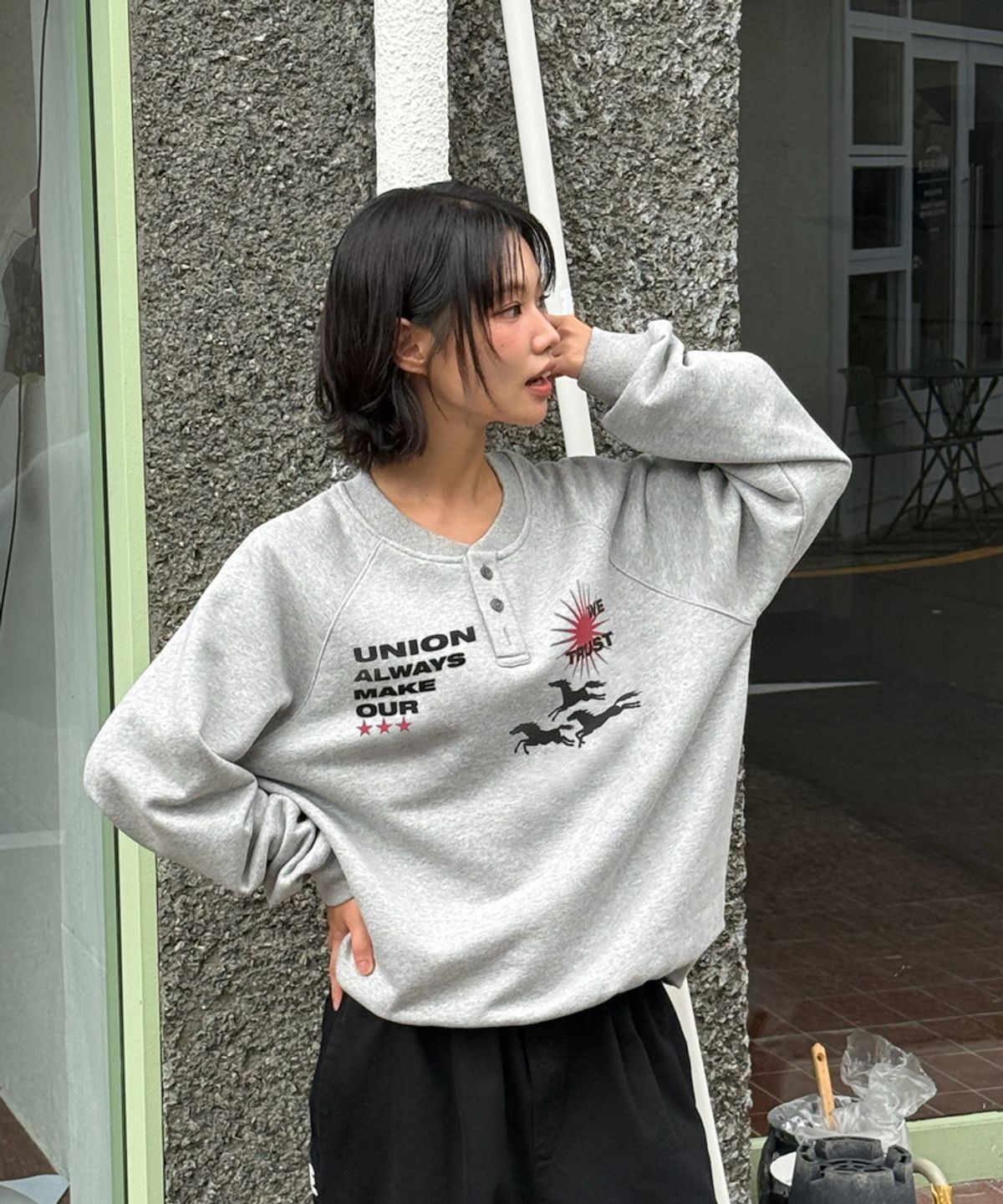 아모우(AMOU) Sun Hosre Henley neck GRAY