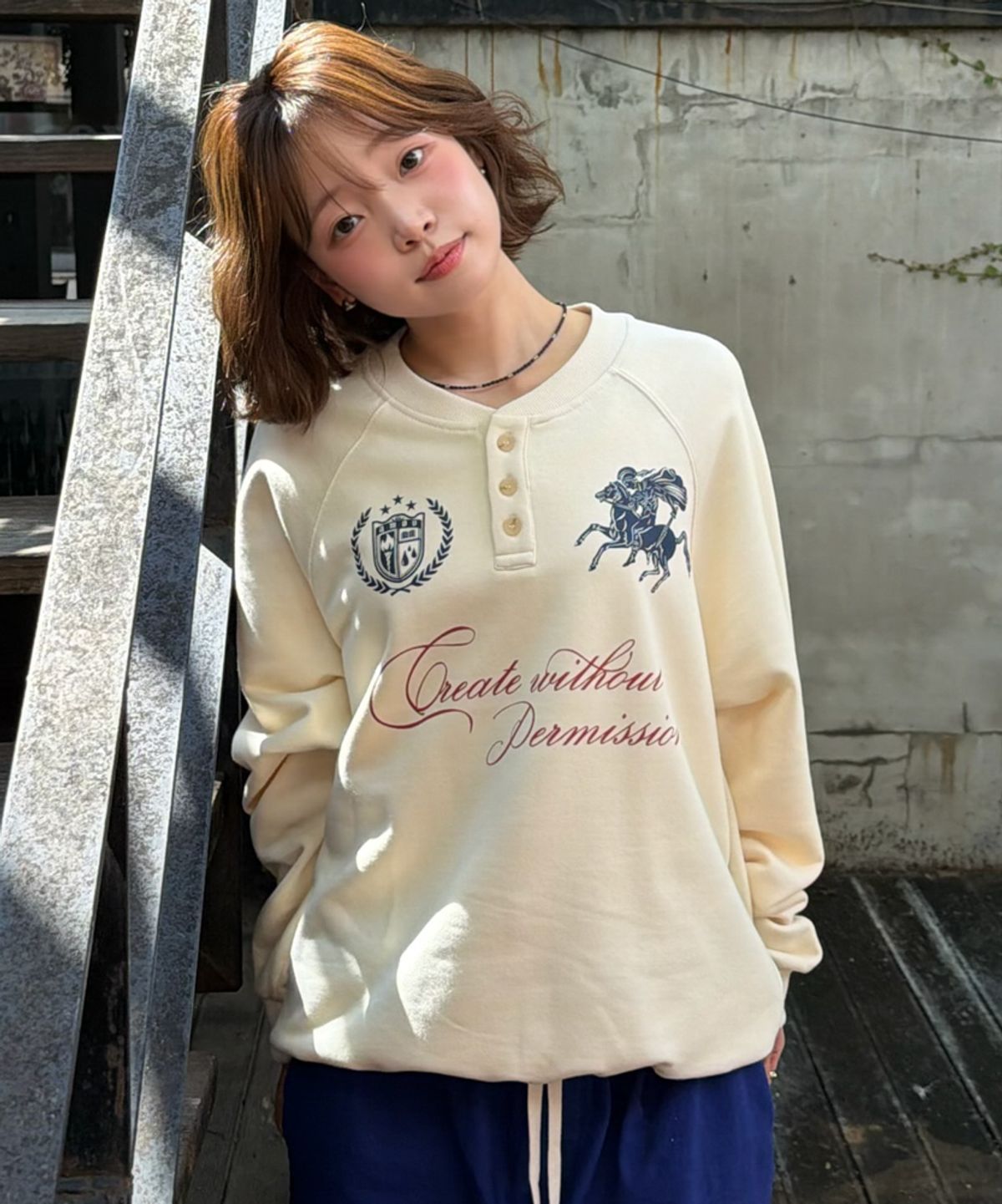 아모우(AMOU) Knight Henley neck CREAM