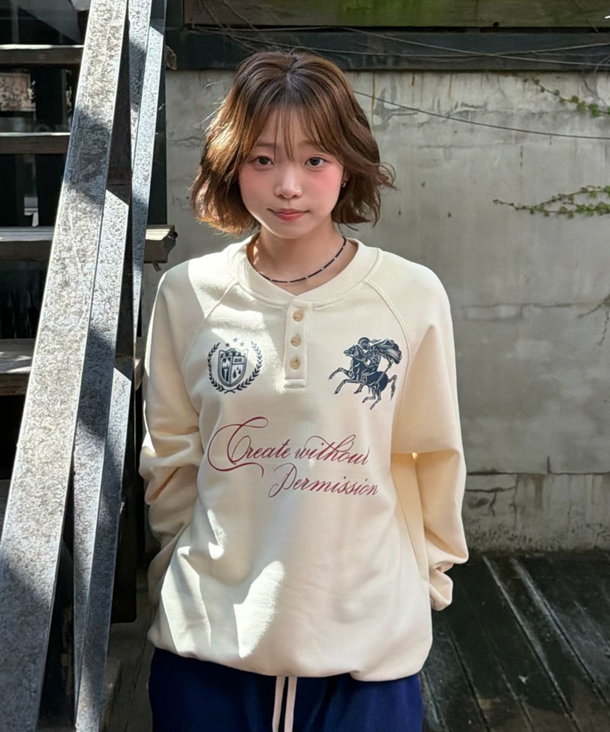아모우(AMOU) Knight Henley neck CREAM
