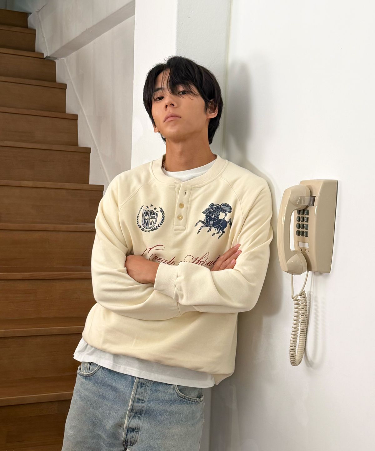 아모우(AMOU) Knight Henley neck CREAM