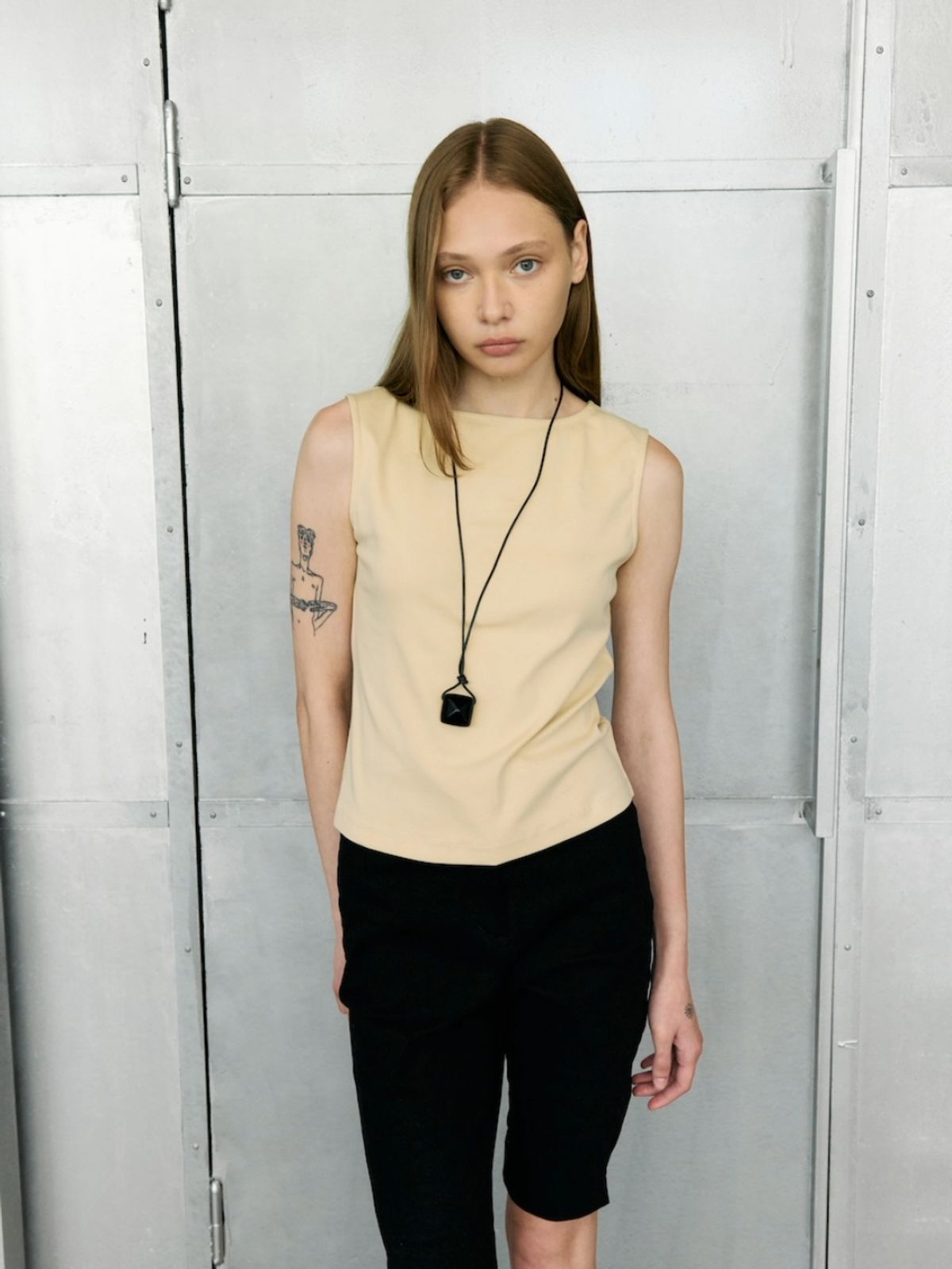 오프니스(OPENESS) Sleeveless Boat Neck Top