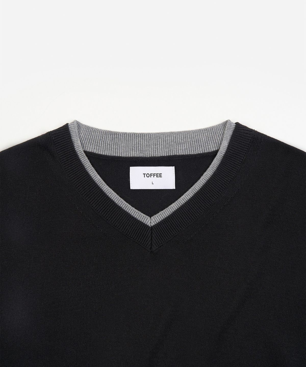 토피(TOFFEE) 브이넥 레이어드 니트 (BLACK)