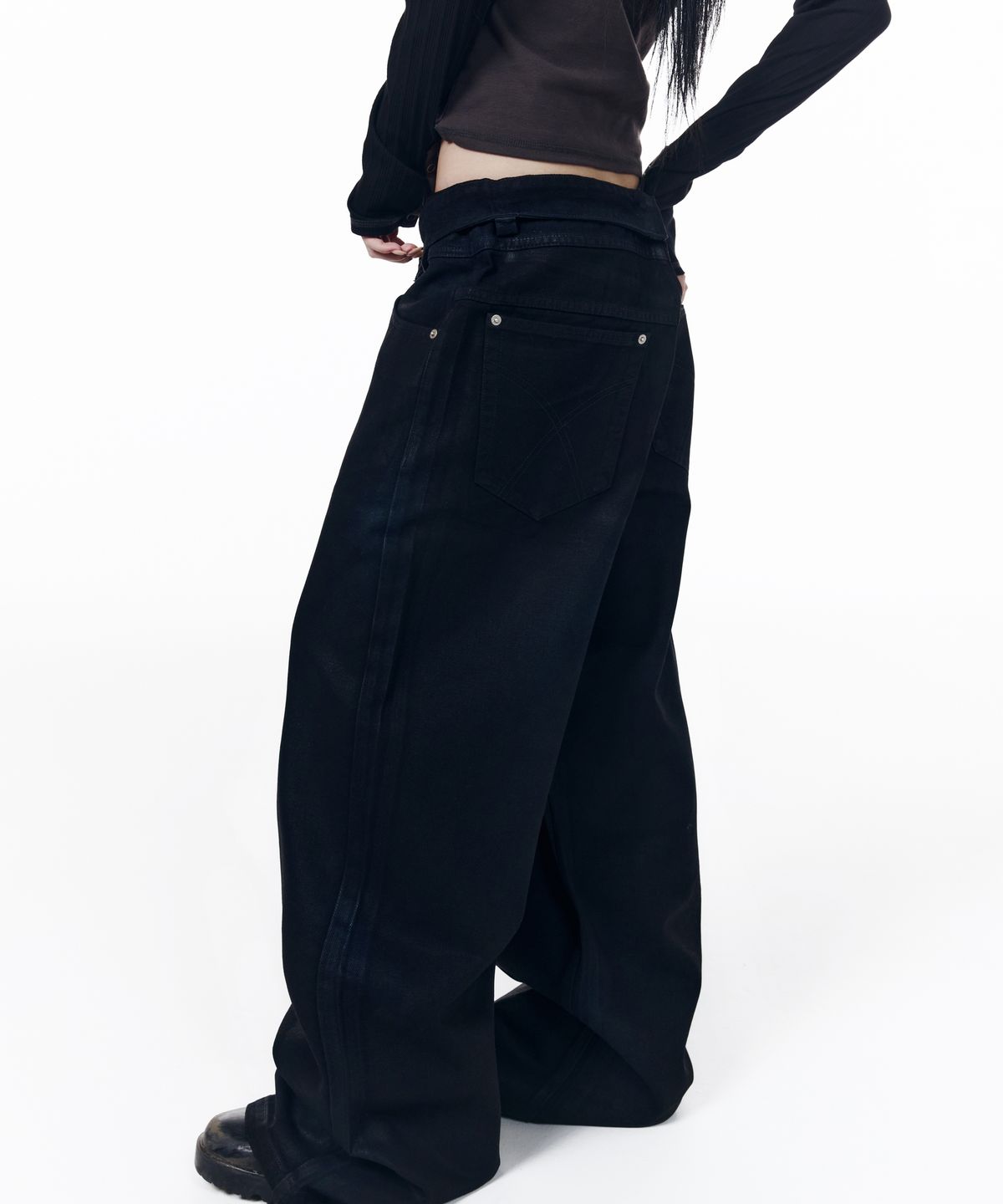 아캄(AAKAM) Glazed Wax Denim Pants (Black)