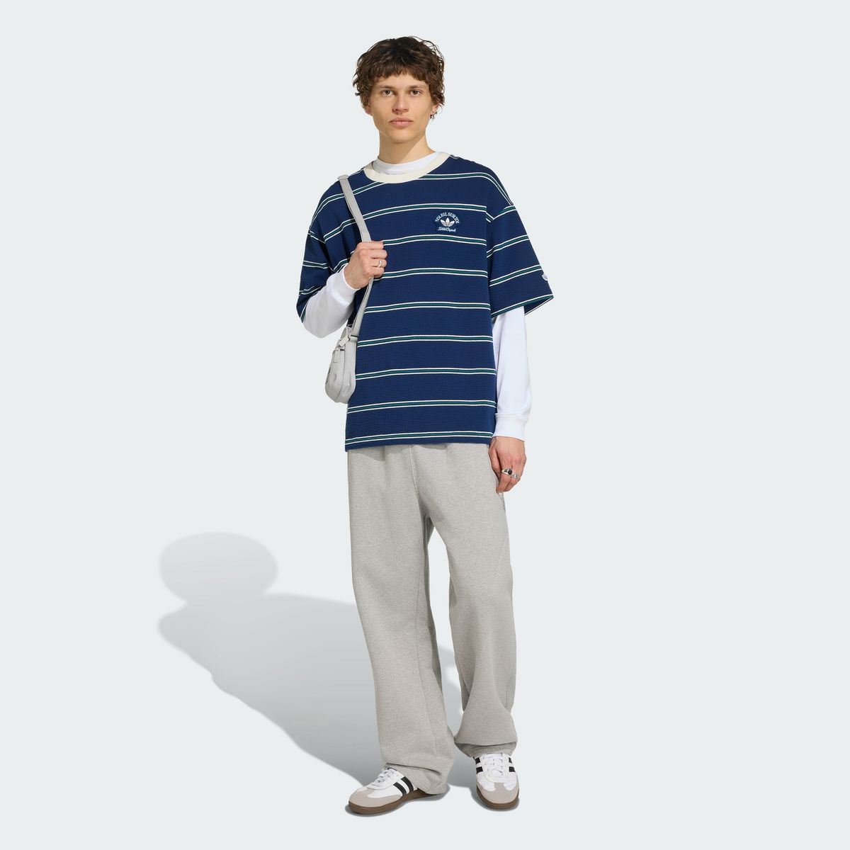 아디다스(ADIDAS) 리조트 S 티 M KW8248