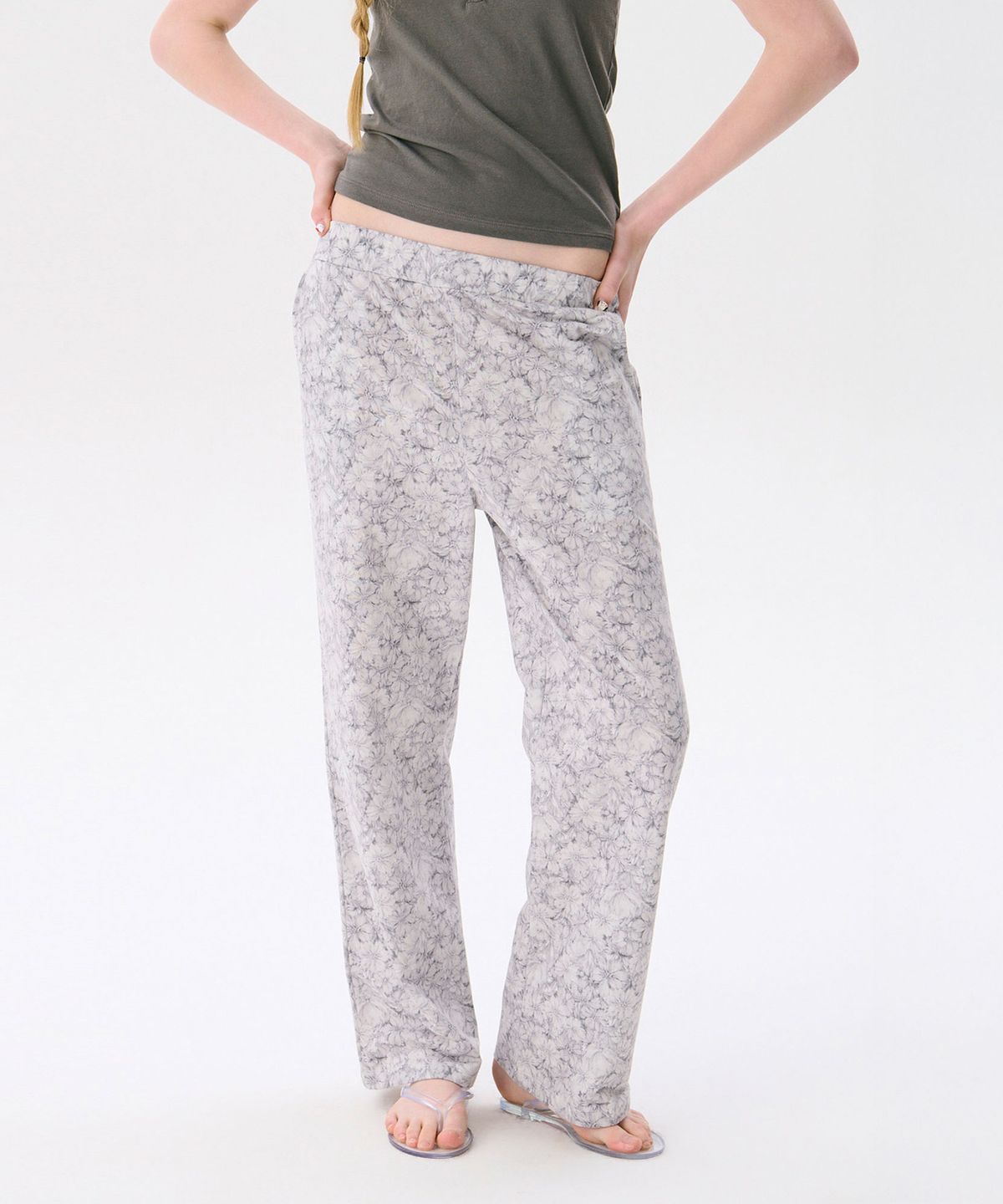 준준스페이스(JUNEJUNE SPACE) 26 Flower Banding Pants_Grey(26 플라워 밴딩 팬츠_그레이)