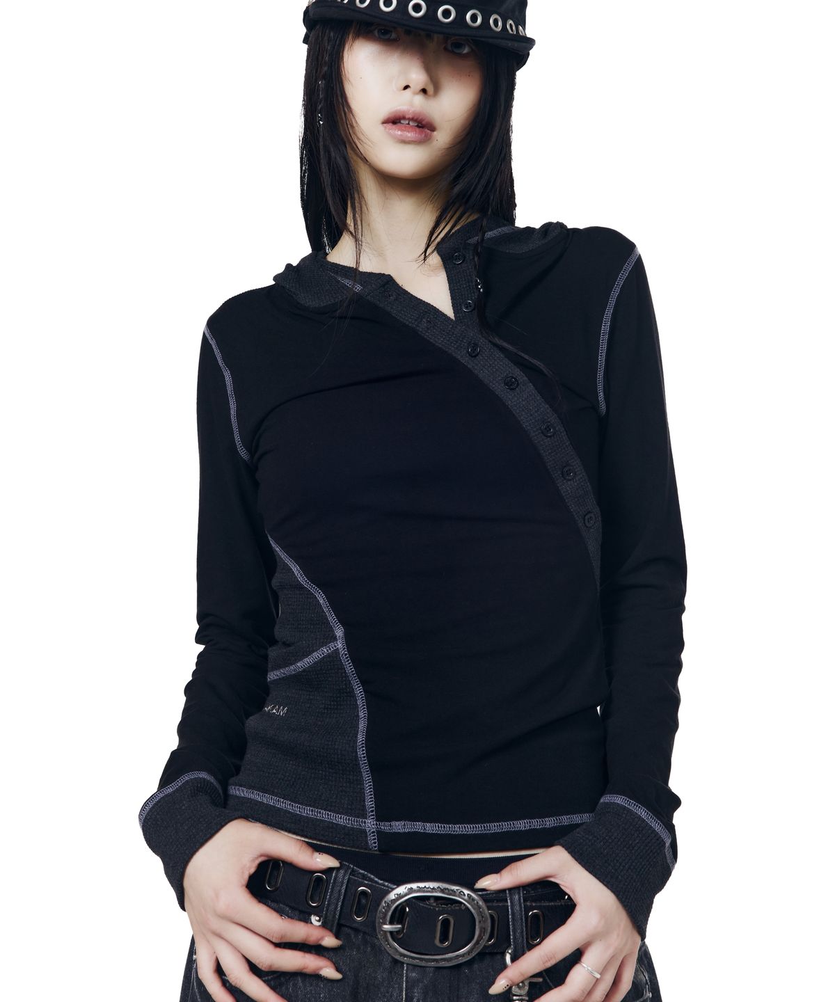 아캄(AAKAM) Slant Cut Hooded Long Sleeve (Black)