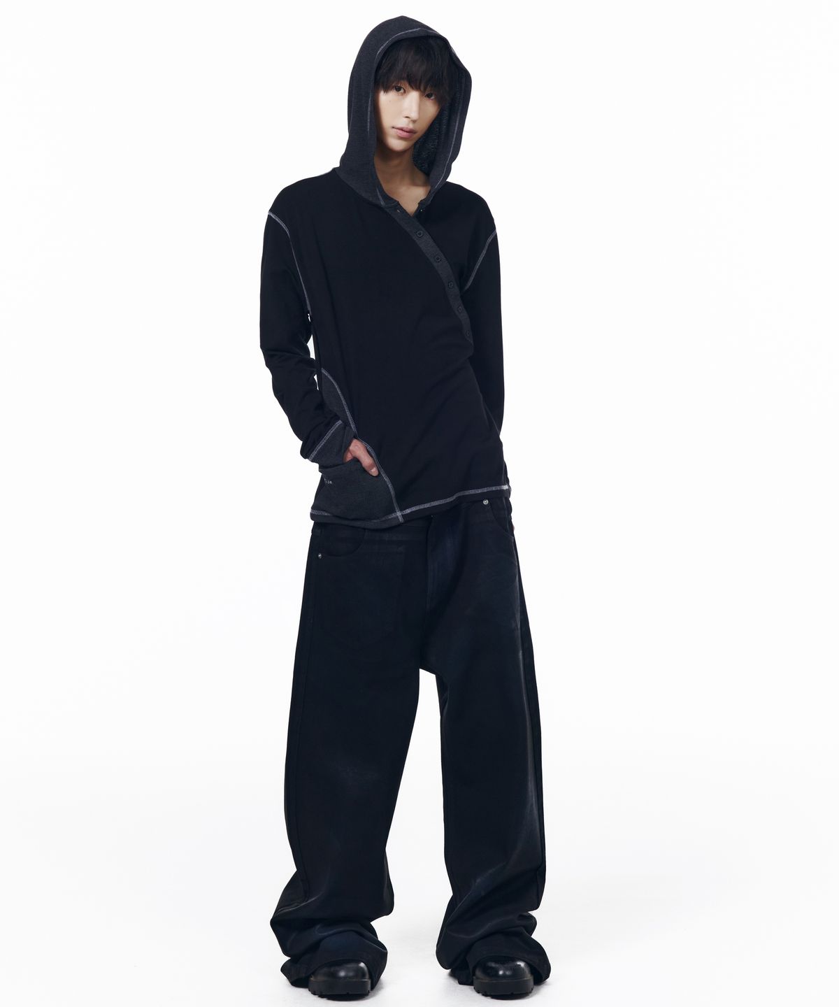 아캄(AAKAM) Slant Cut Hooded Long Sleeve (Black)