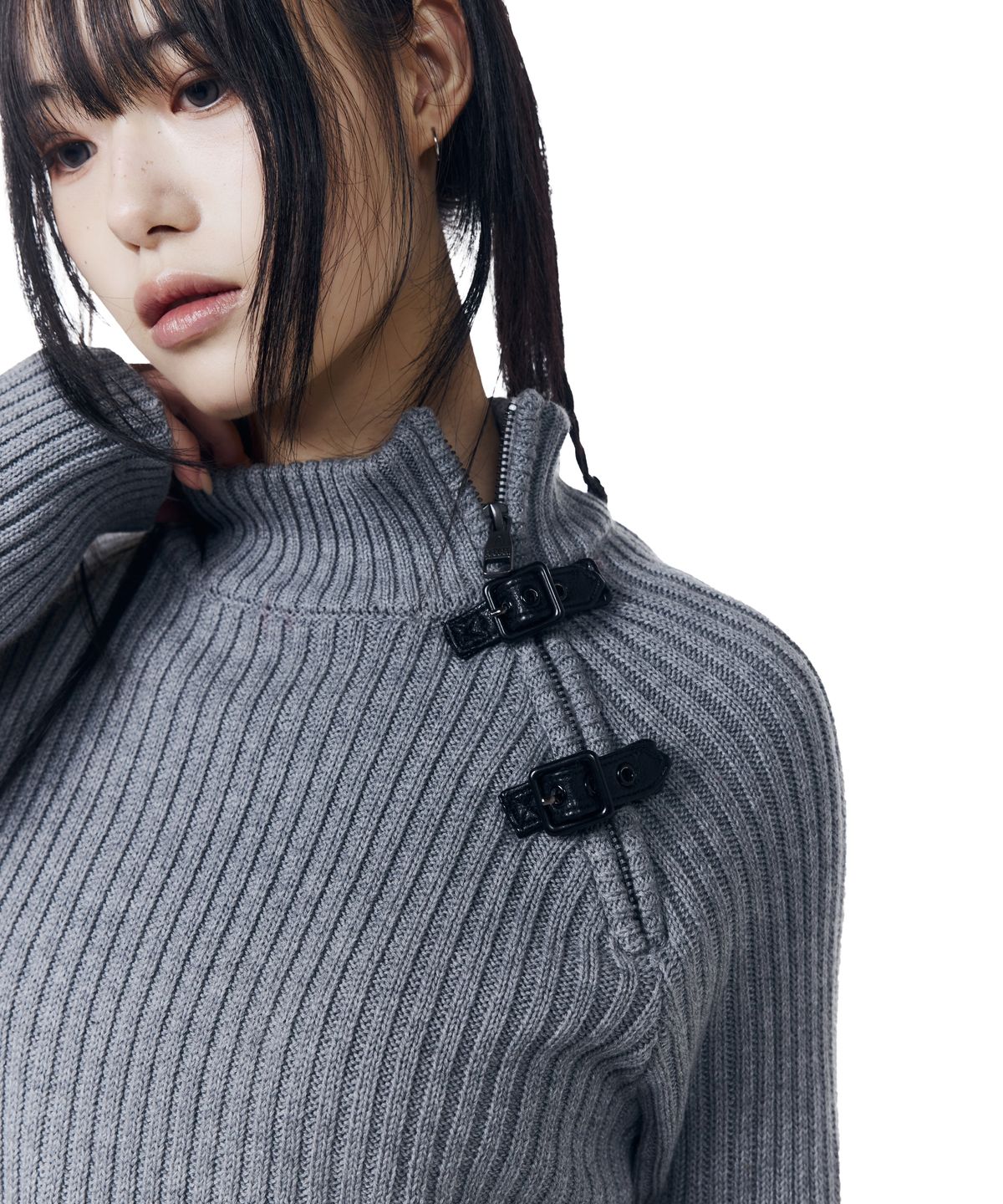 아캄(AAKAM) Slant Zipper Belted Knit (Gray)