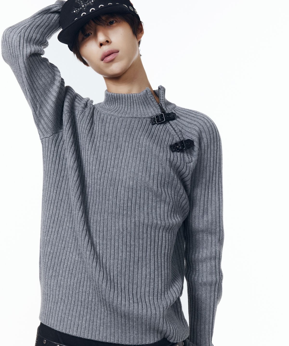 아캄(AAKAM) Slant Zipper Belted Knit (Gray)