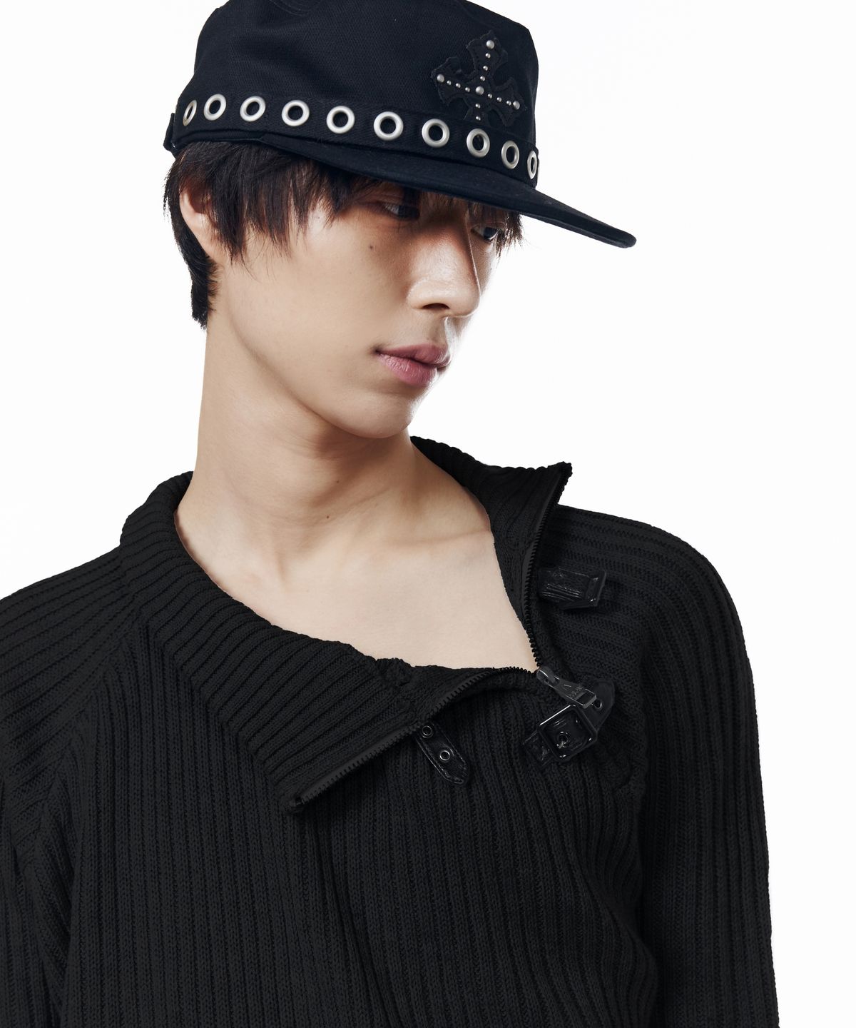 아캄(AAKAM) Slant Zipper Belted Knit (Black)