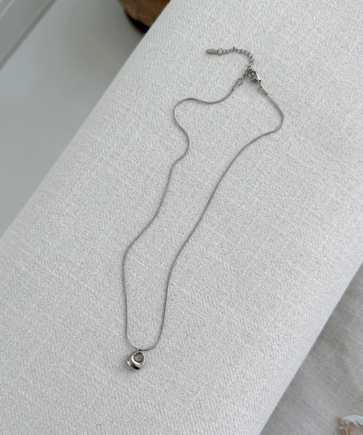 판타스틱 플래닛(FANTASTIC PLANET) bag snake chain necklace (2colors)