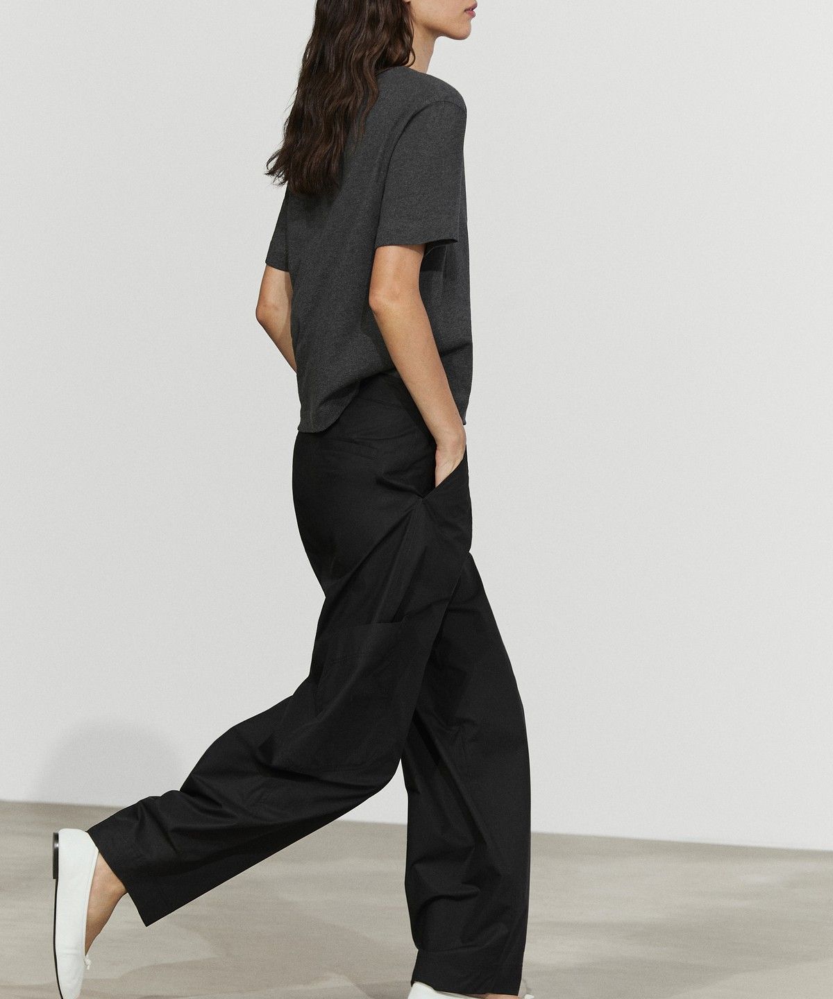 마시모두띠(MASSIMO DUTTI) 포켓 디테일 반팔 티셔츠