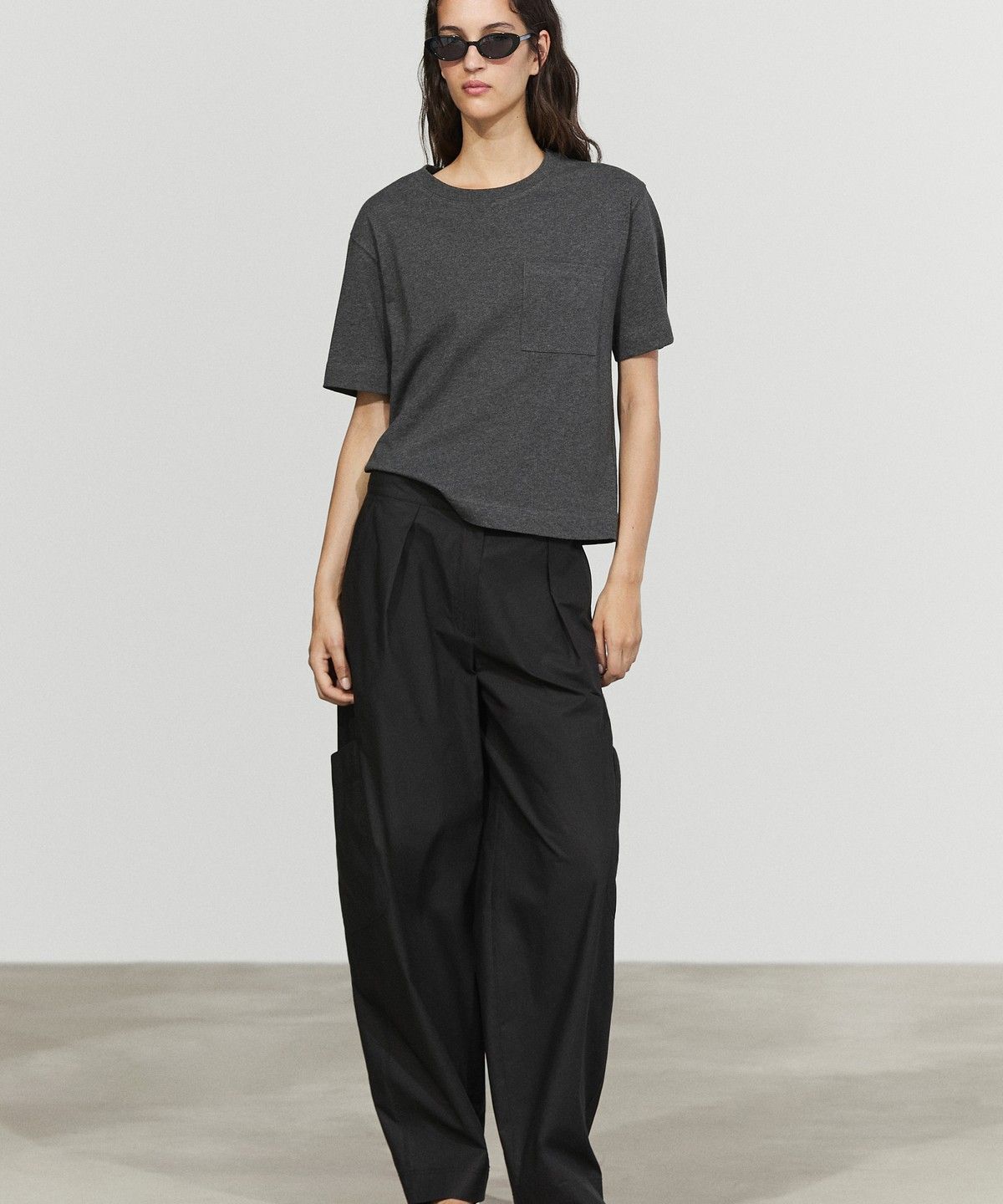 마시모두띠(MASSIMO DUTTI) 포켓 디테일 반팔 티셔츠