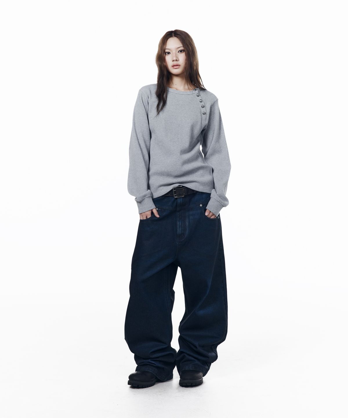아캄(AAKAM) Slant Henry Neck Long Sleeve (Gray)