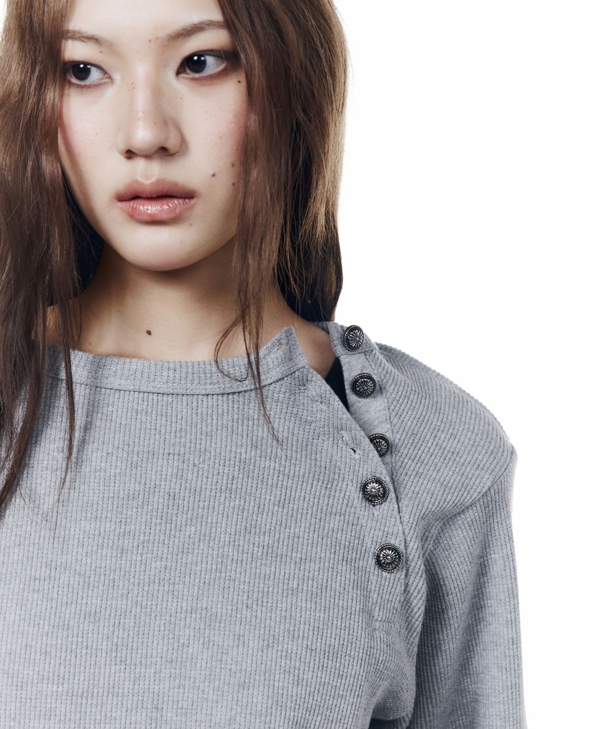 아캄(AAKAM) Slant Henry Neck Long Sleeve (Gray)
